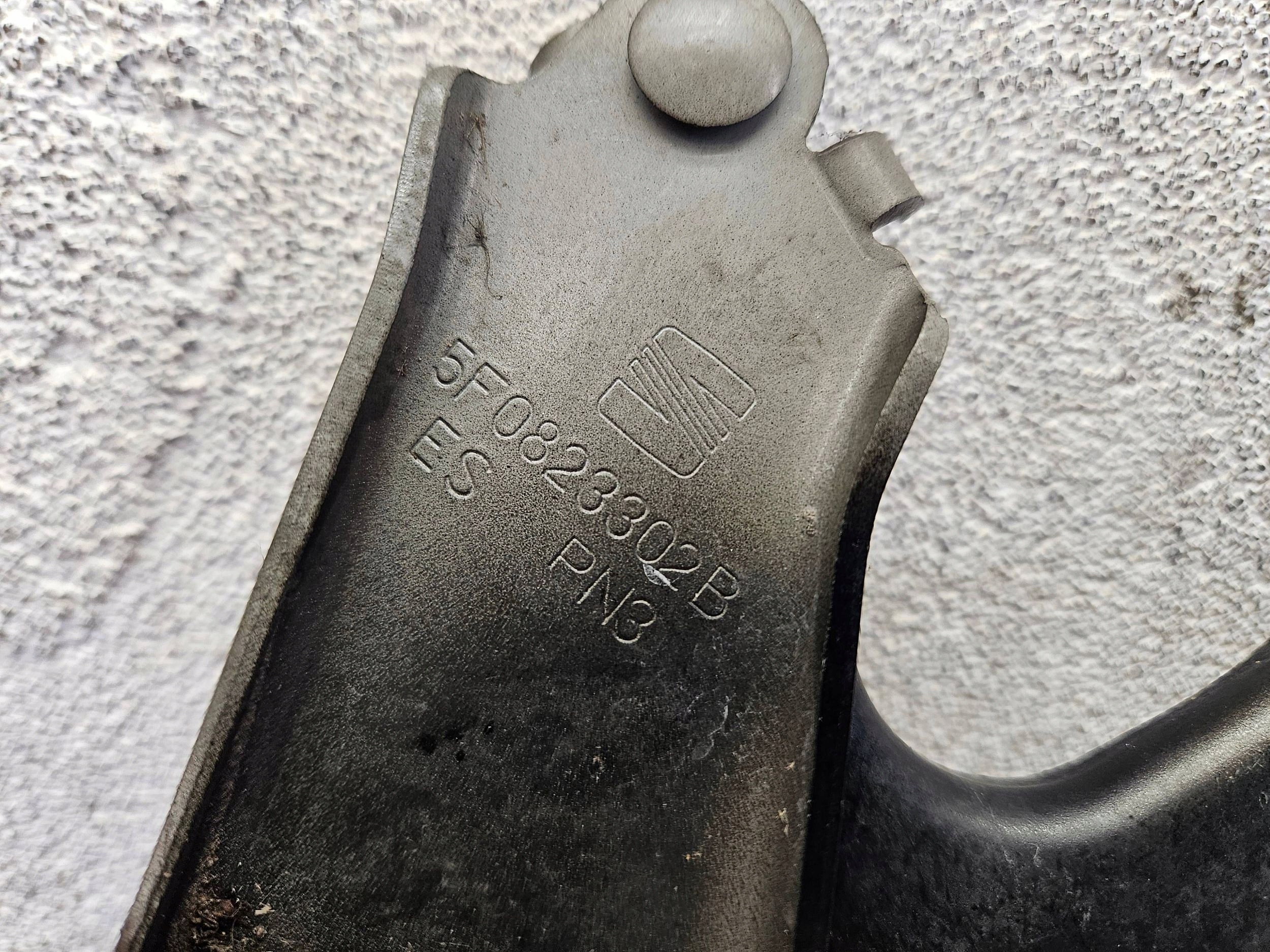 Seat Leon III 3 5F0823302B PRAVY PANT PREDNEJ KAPOTY