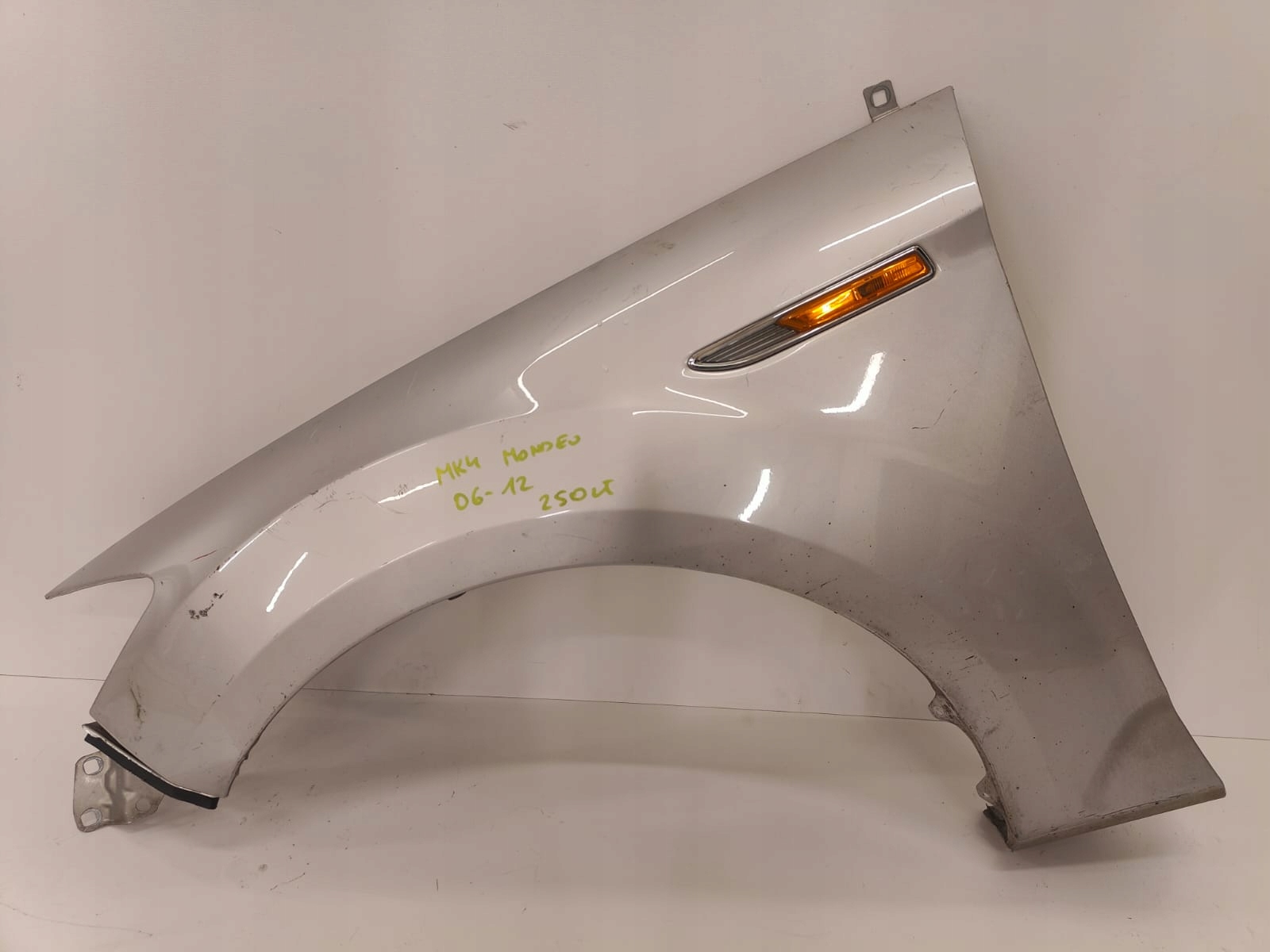 Ford Mondeo Mk4 07-12 ĽAVÝ PREDNÝ BLATNÍK