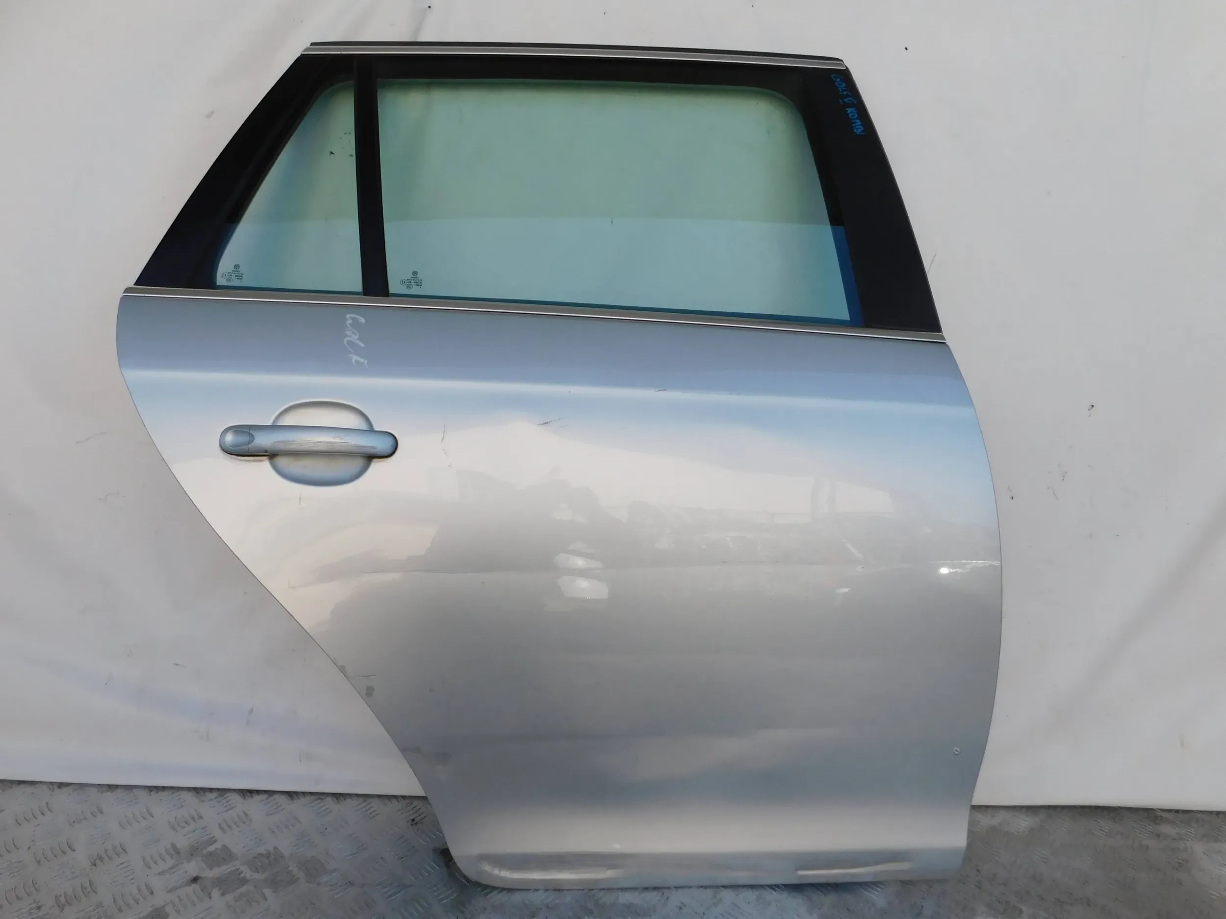 PRAVE ZADNE DVERE VW GOLF V 5 KOMBI