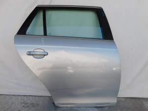 PRAVE ZADNE DVERE VW GOLF V 5 KOMBI PRAVE ZADNE DVERE VW GOLF V 5 KOMBI