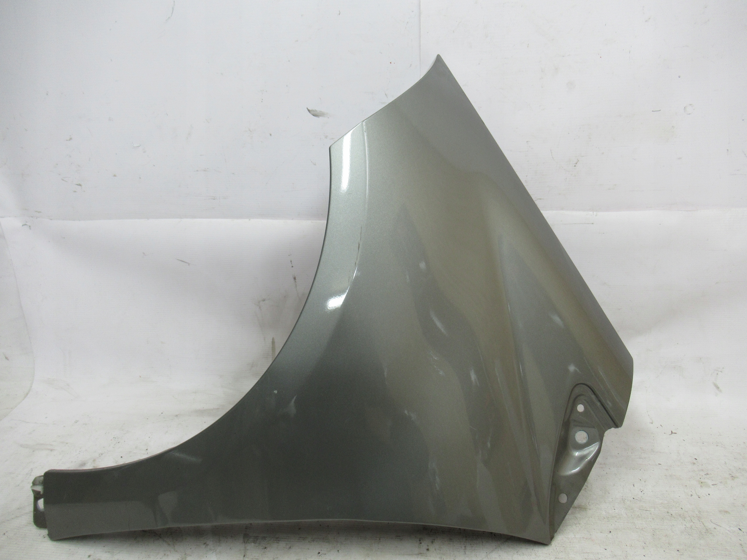 ĽAVÝ PREDNÝ BLATNÍK MERCEDES A KLASA W169