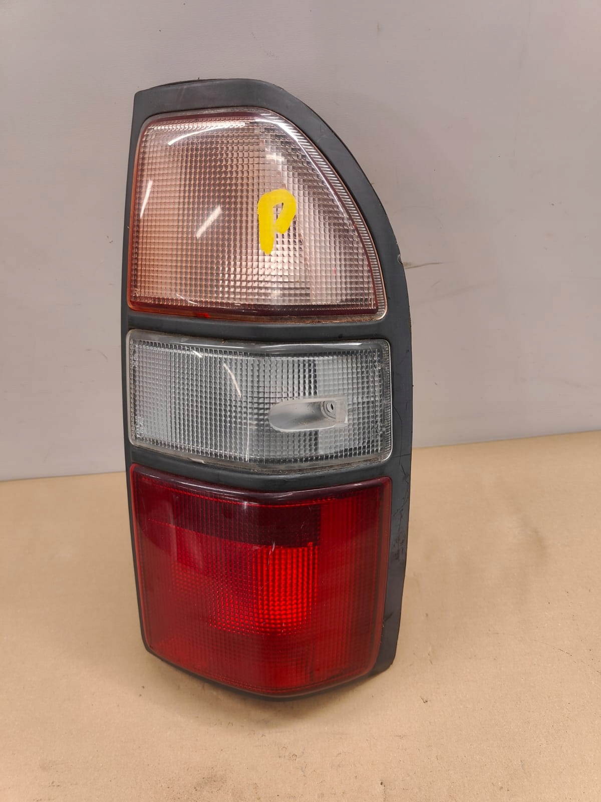 Toyota land cruiser 90-95 PRAVÉ ZADNÉ SVETLO