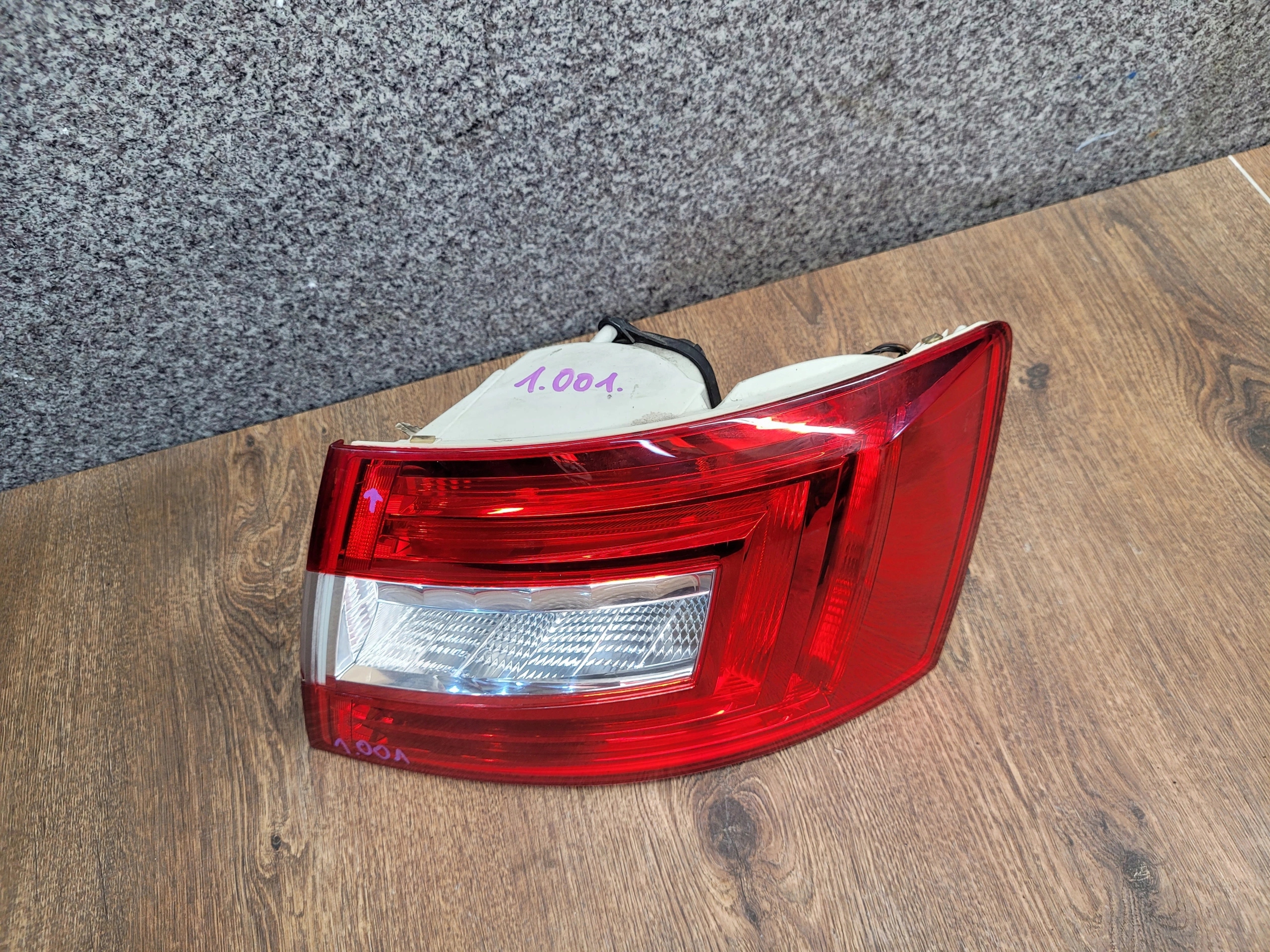 SKODA OCTAVIA III HB PRAVE ZADNE SVETLO 5E5945096