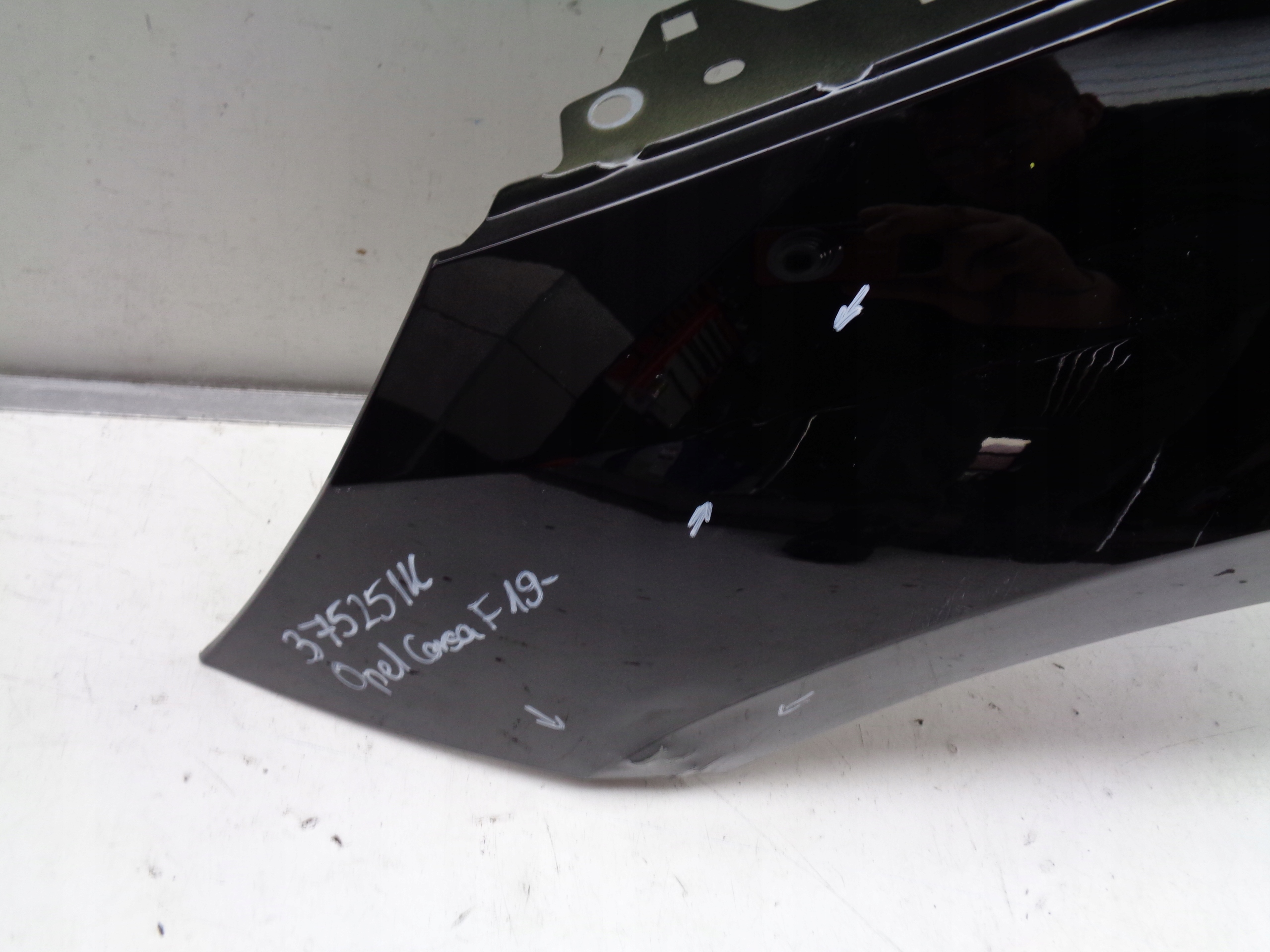 ĽAVÝ PREDNÝ BLATNÍK OPEL CORSA F 19- NR 37525