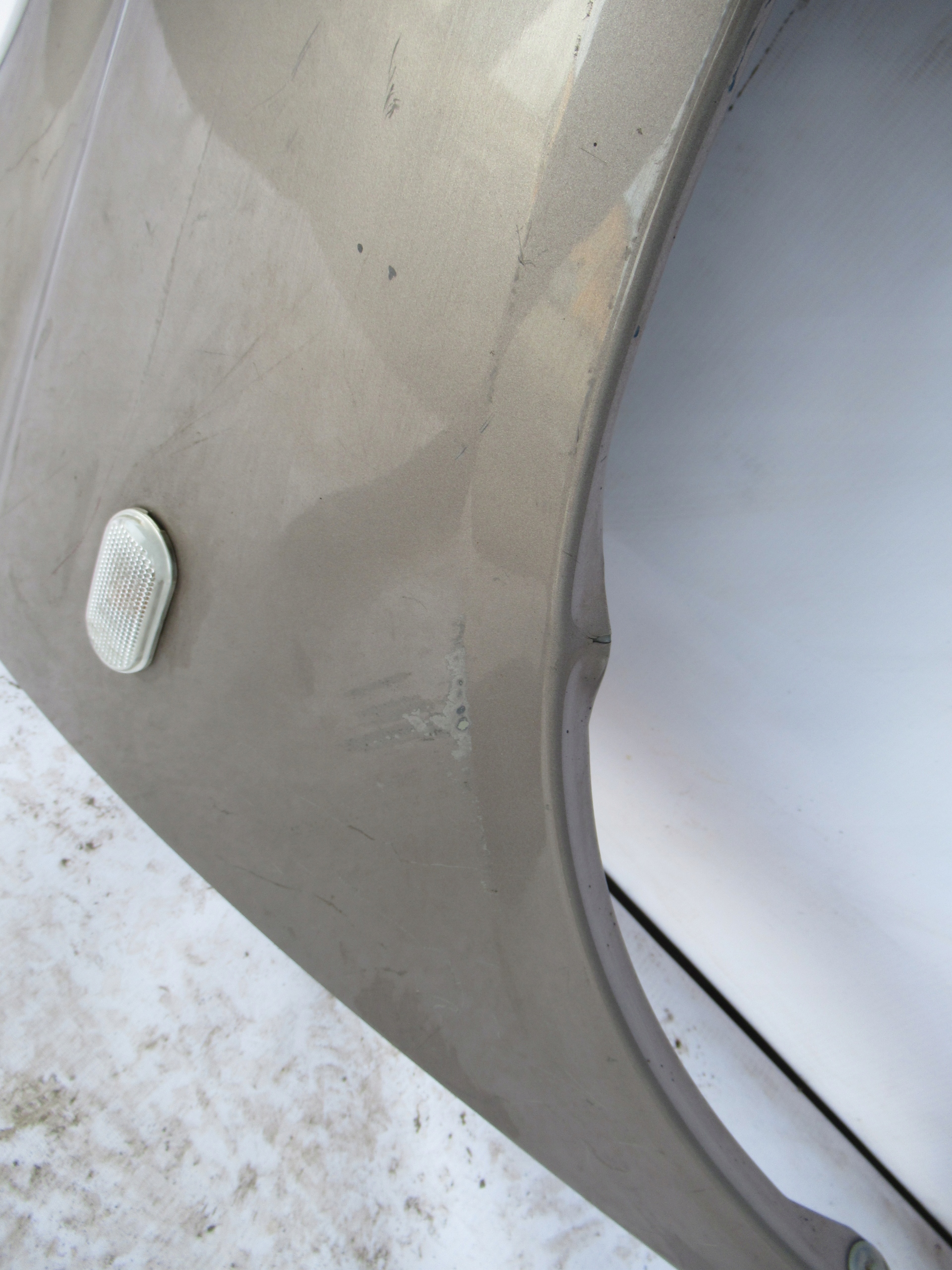 PRAVÝ PREDNÝ BLATNÍK NISSAN MICRA K12