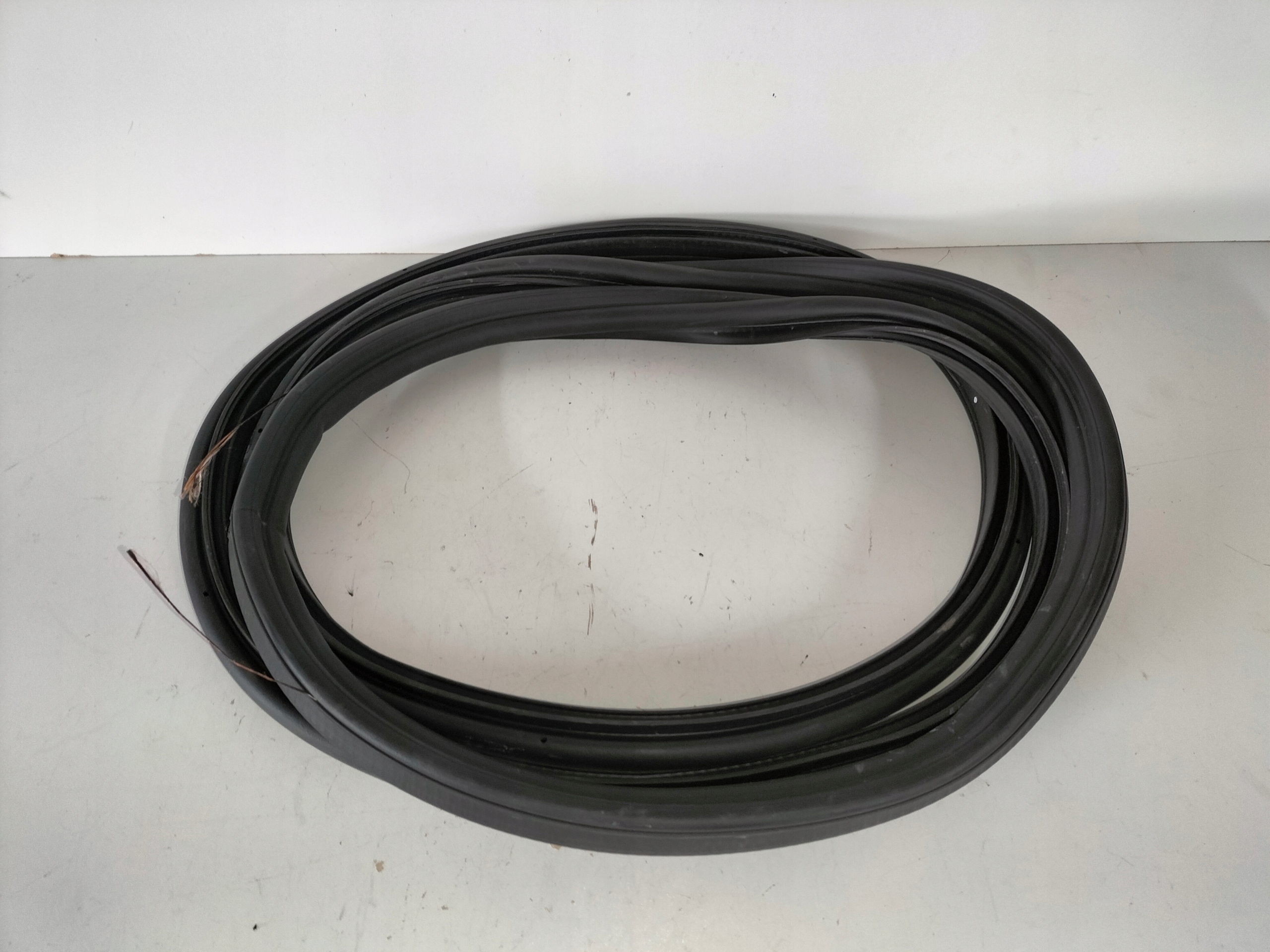 TESNIACA GUMA ZADNEJ KAPOTY BMW X3 G01 17-