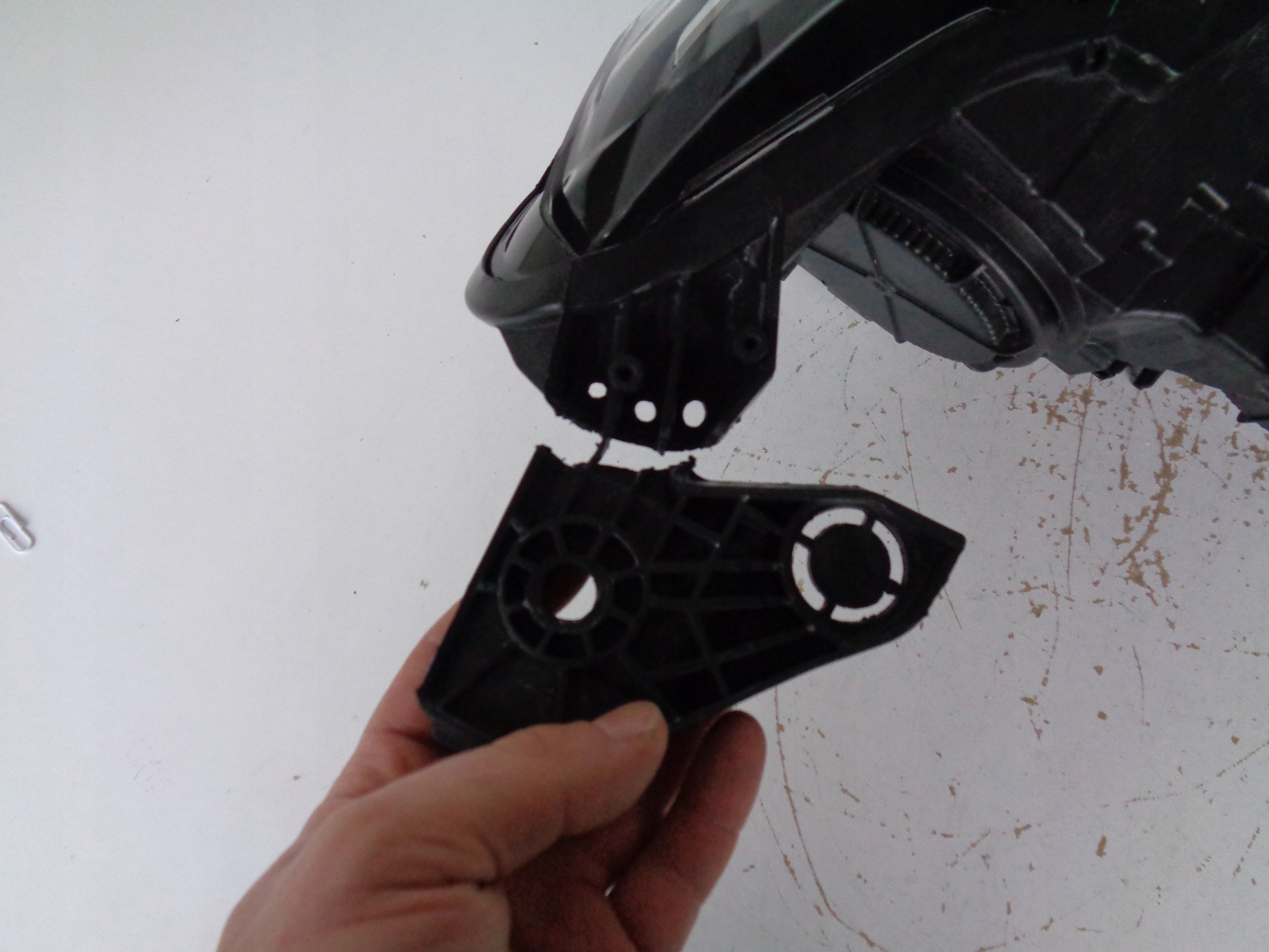 LAVE PREDNE SVETLO OPEL CORSA F 19-