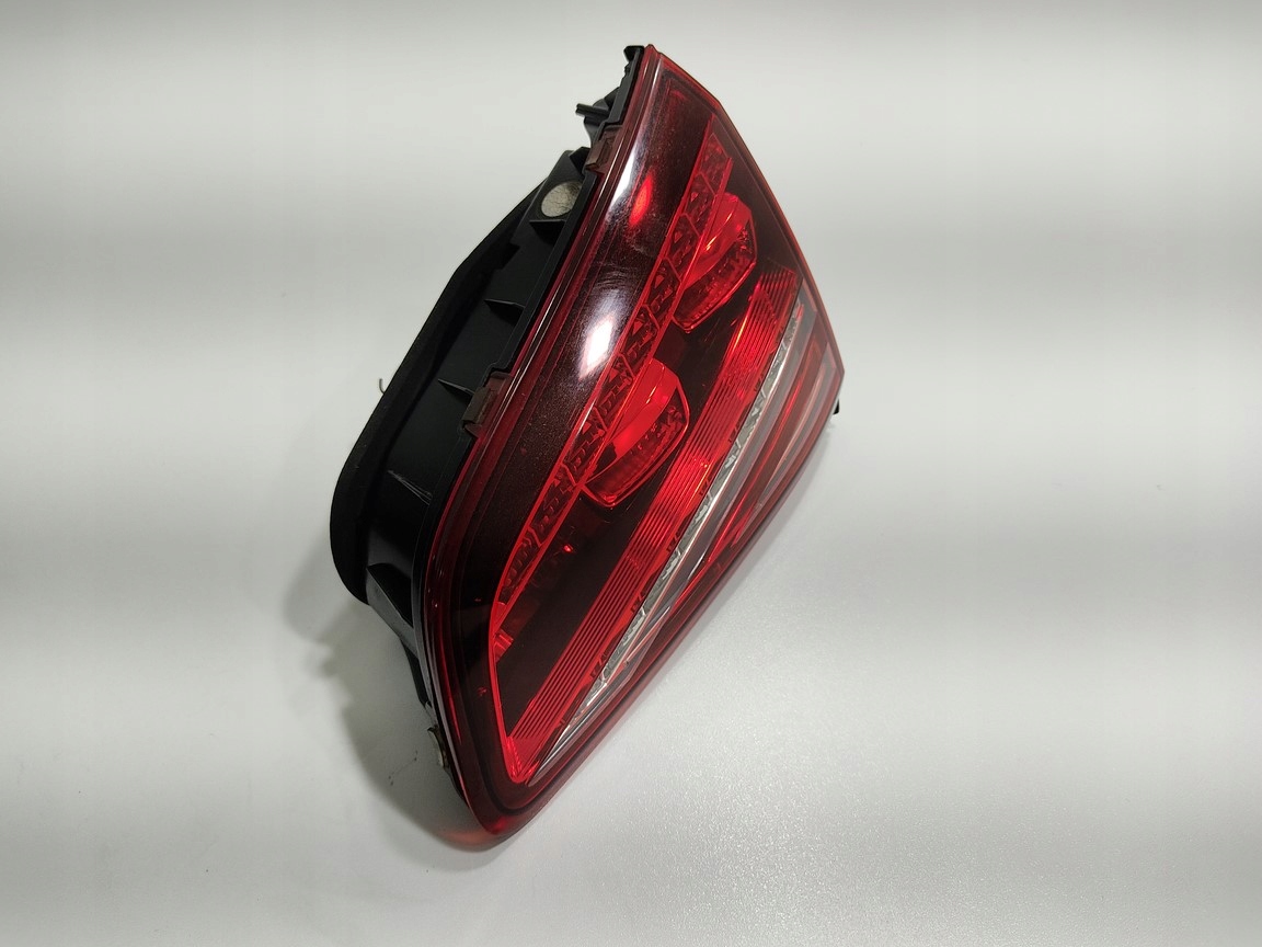 PRAVE ZADNE SVETLO V KAPOTE GOLF VII GTI 5G0945308F 2012-2016