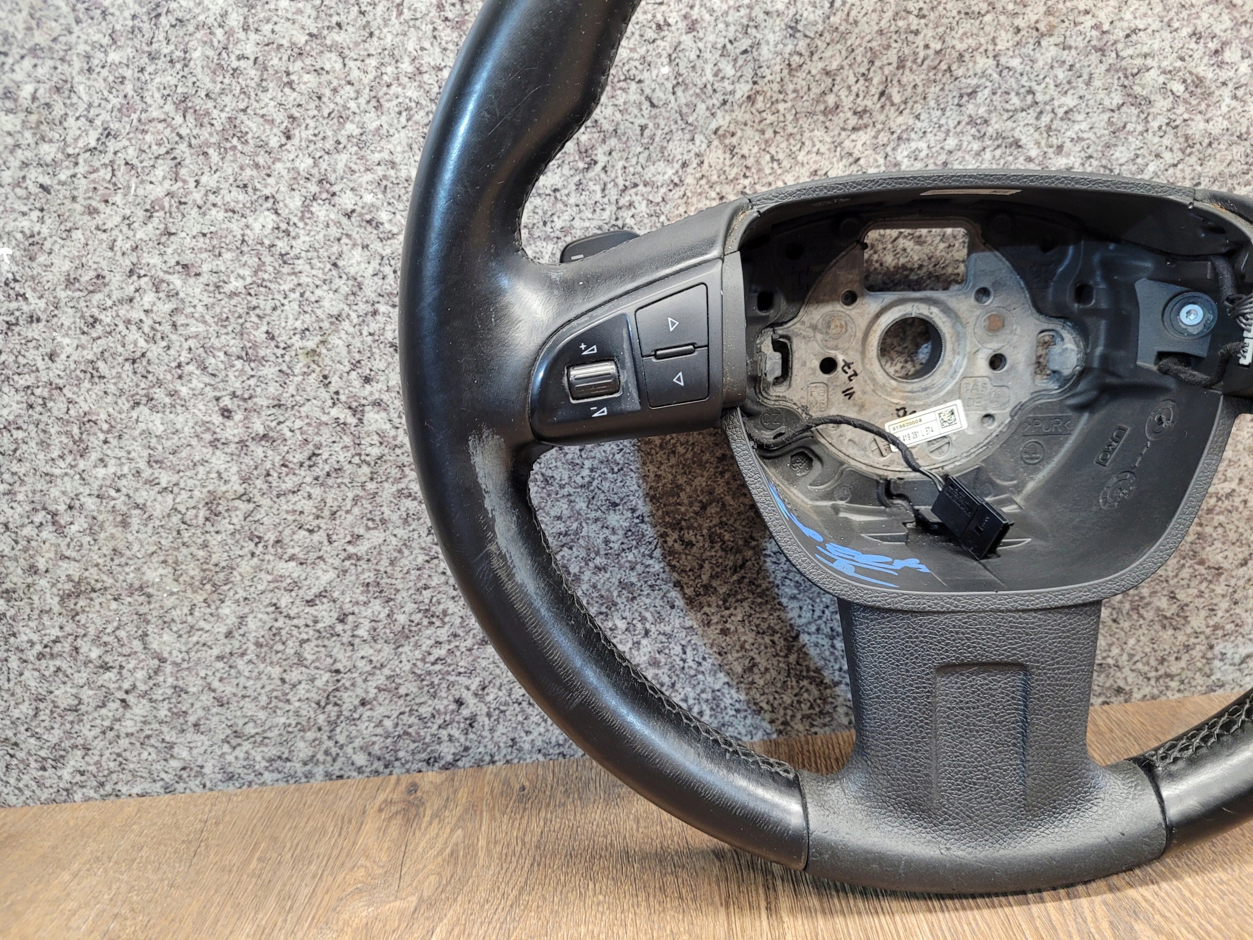 SKODA SUPERB II VOLANT KOŽA PADLA RADENIA RYCHLOSTI MULTIFUNKCIA 3T0419091L