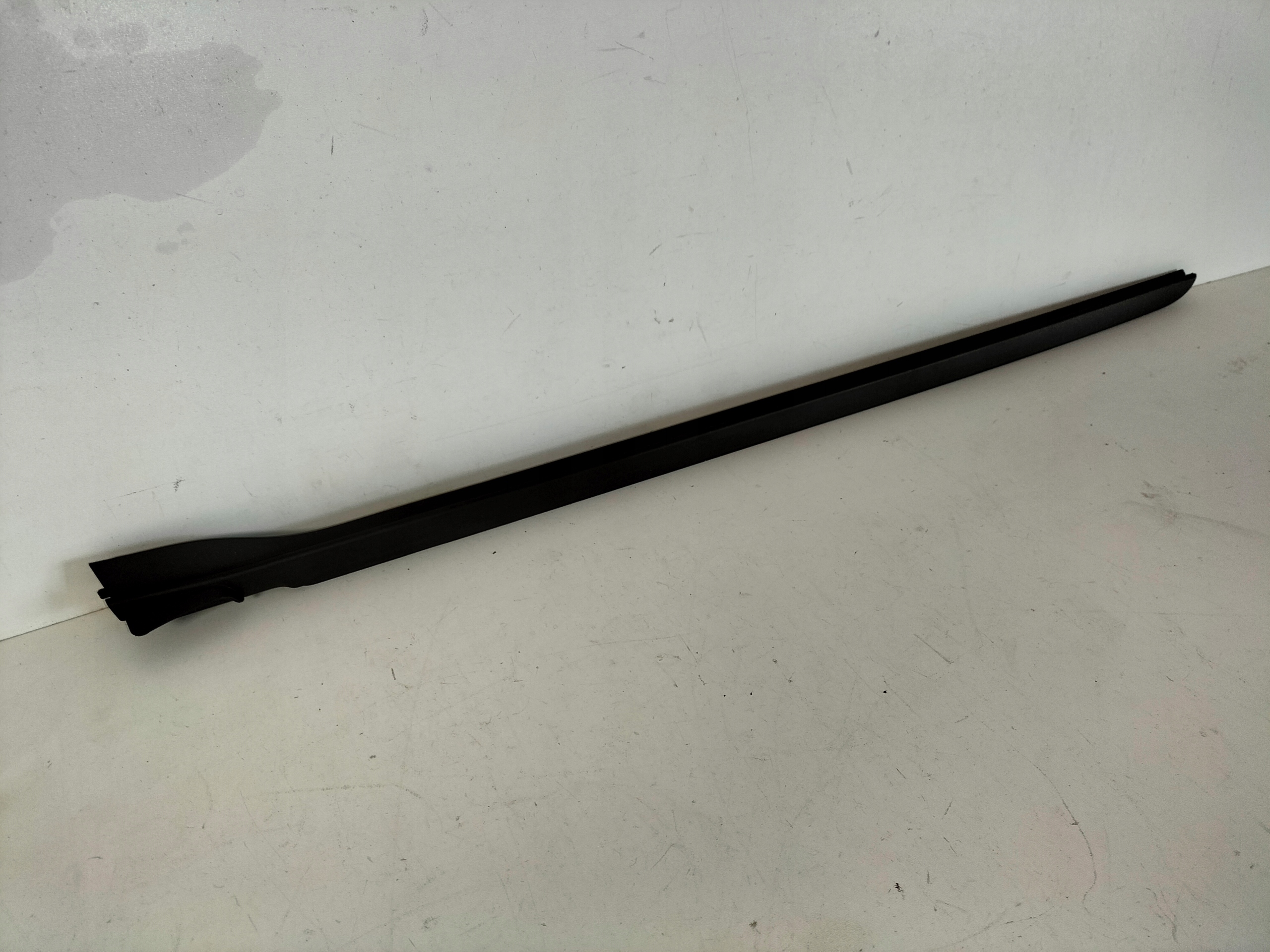 ĽAVÁ LIŠTA ČELNÉHO OKNA pioNOVA BMW 2 G42 21-