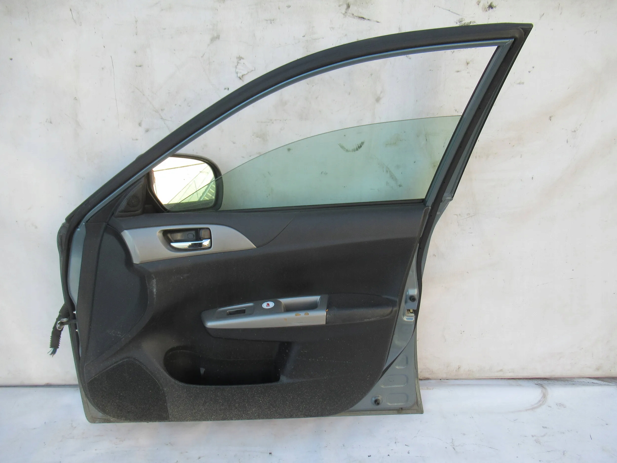 PRAVE PREDNE DVERE SUBARU IMPREZA III