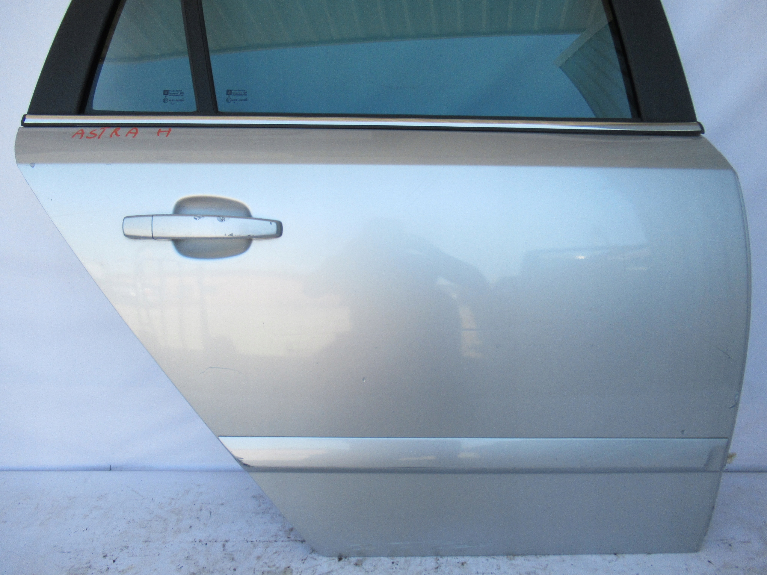 PRAVÉ ZADNÉ DVERE OPEL ASTRA III H KOMBI