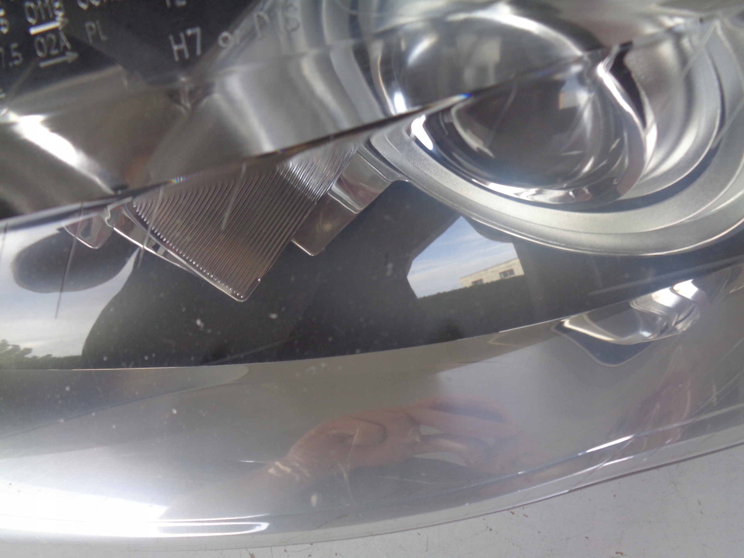 LAVE PREDNE SVETLO AUDI A4 B7 8E 8E0 04-07 XENON