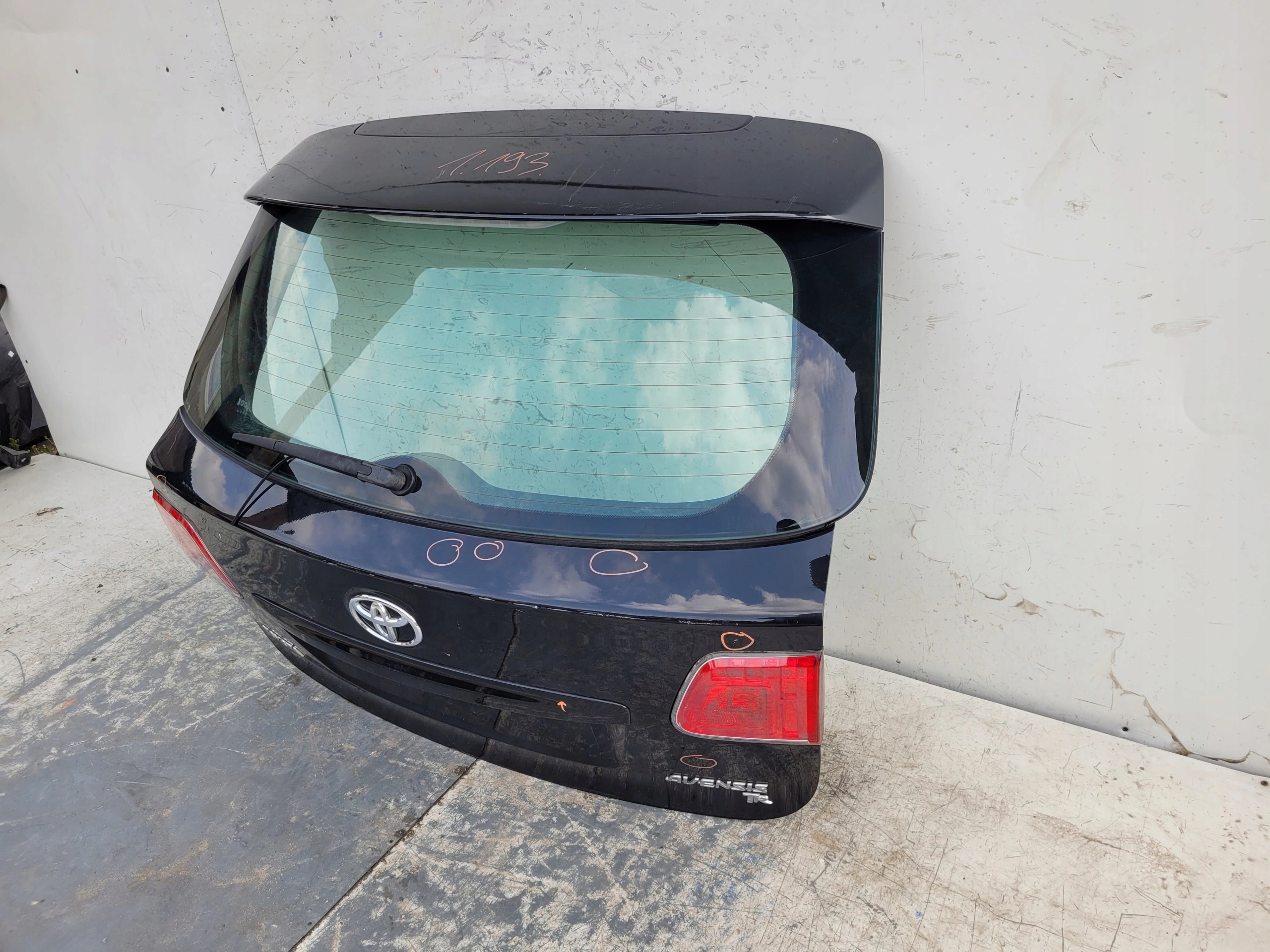 TOYOTA AVENSIS T27 KOMBI ZADNÁ KAPOTA