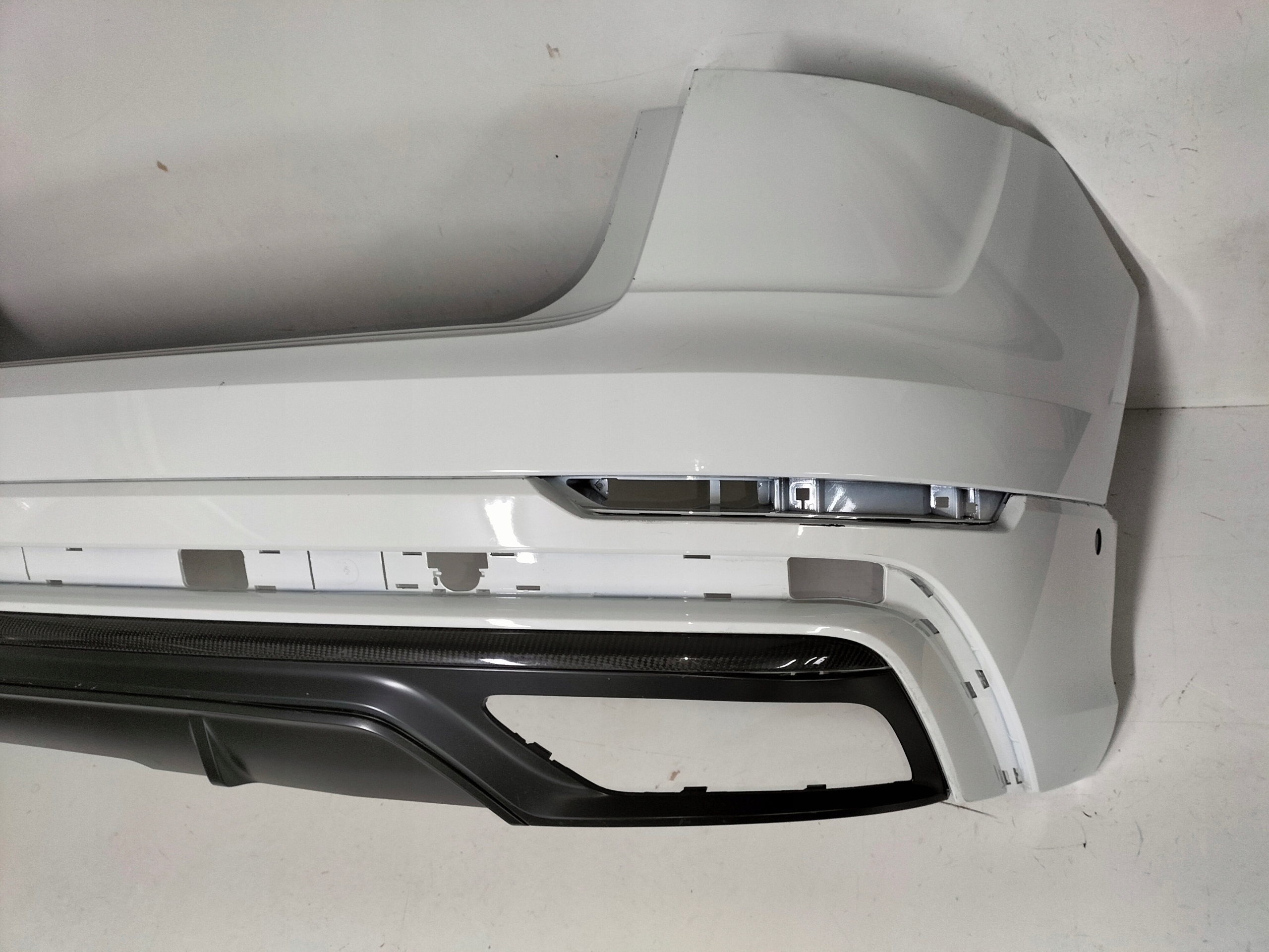 ZADNÝ NÁRAZNÍK AUDI Q8 SQ8 4M8 18- S-LINE