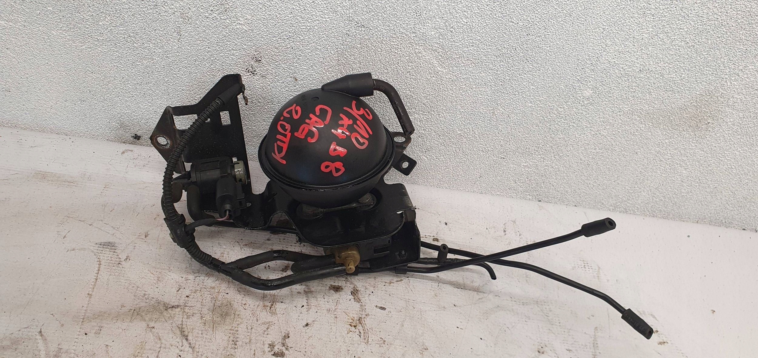 Audi A4 B8 8K 2.0 tdi 8k0906627 PODTLAKOVY VENTIL ELEKTROVENTIL TURBA