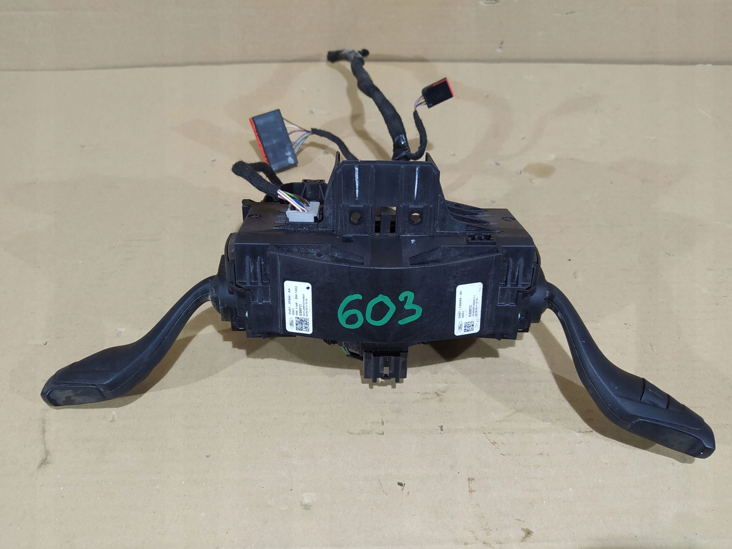 ford transit connect mk2 PÁČKY POD VOLANT