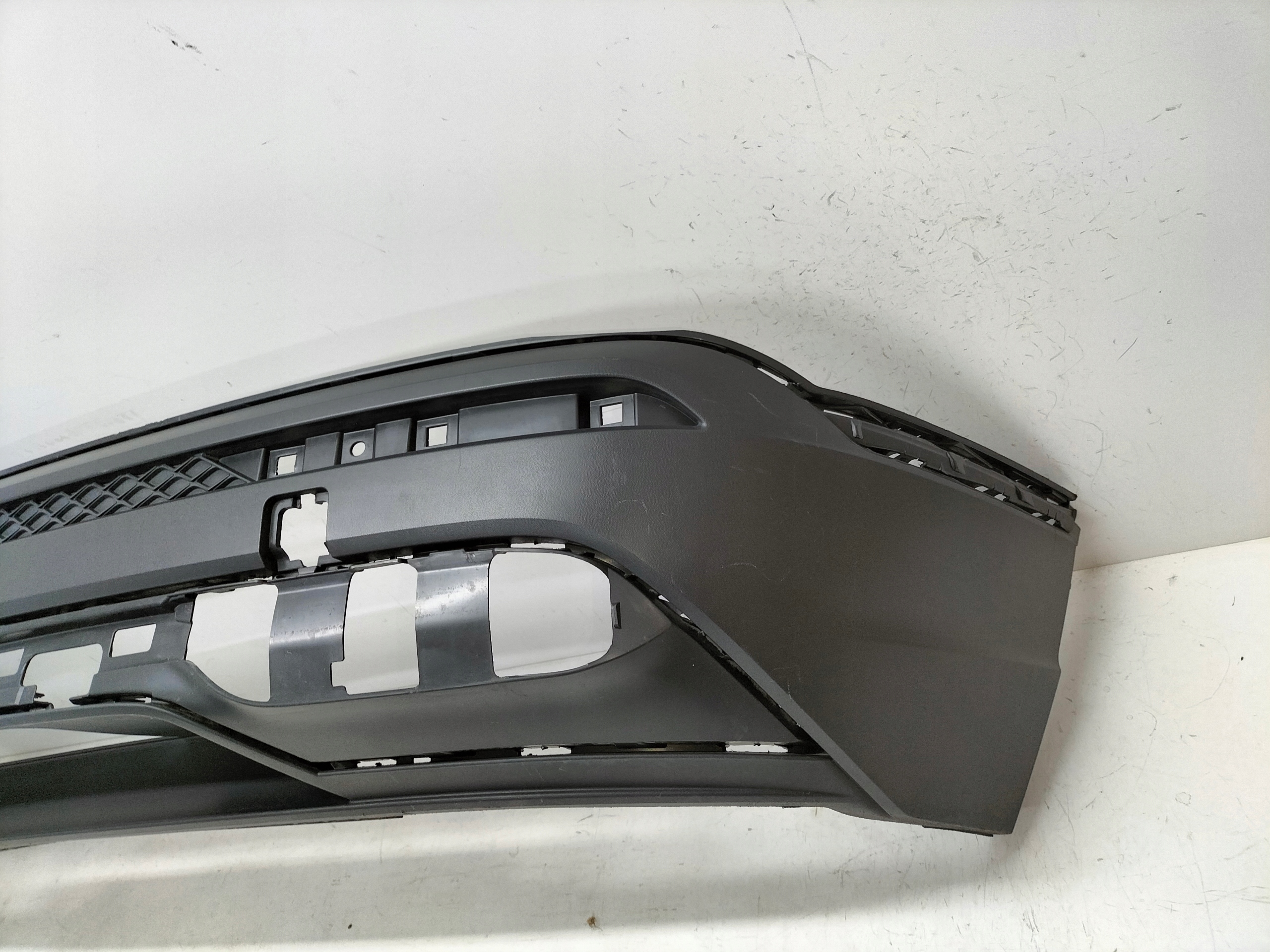 ZADNÝ NÁRAZNÍK SEAT TARRACO 18-