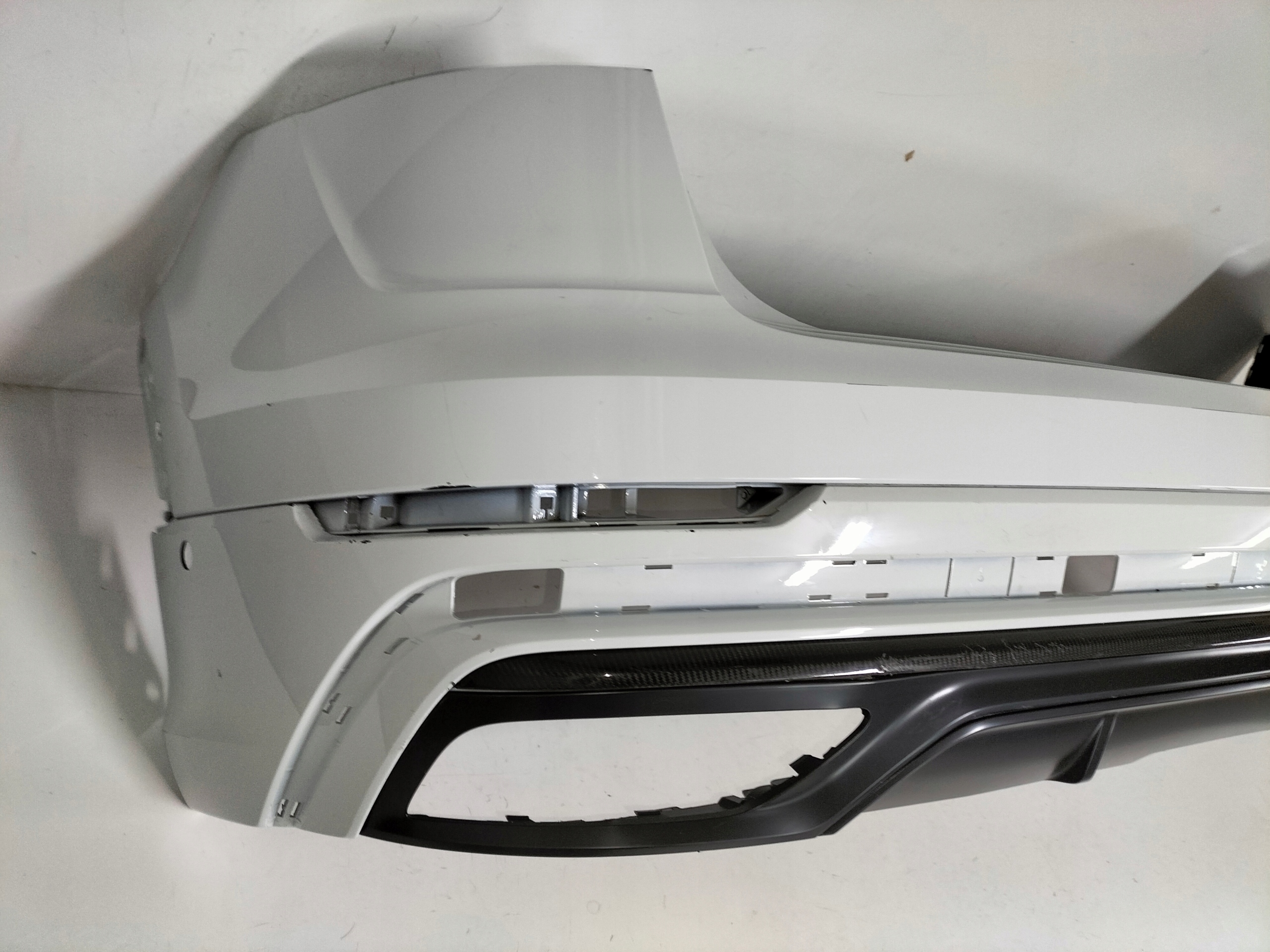 ZADNÝ NÁRAZNÍK AUDI Q8 SQ8 4M8 18- S-LINE