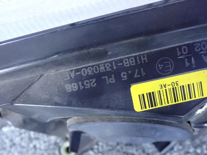 FORD FIESTA MK8 VIII 17- LAVE PREDNE SVETLO OBYČAJNÉ