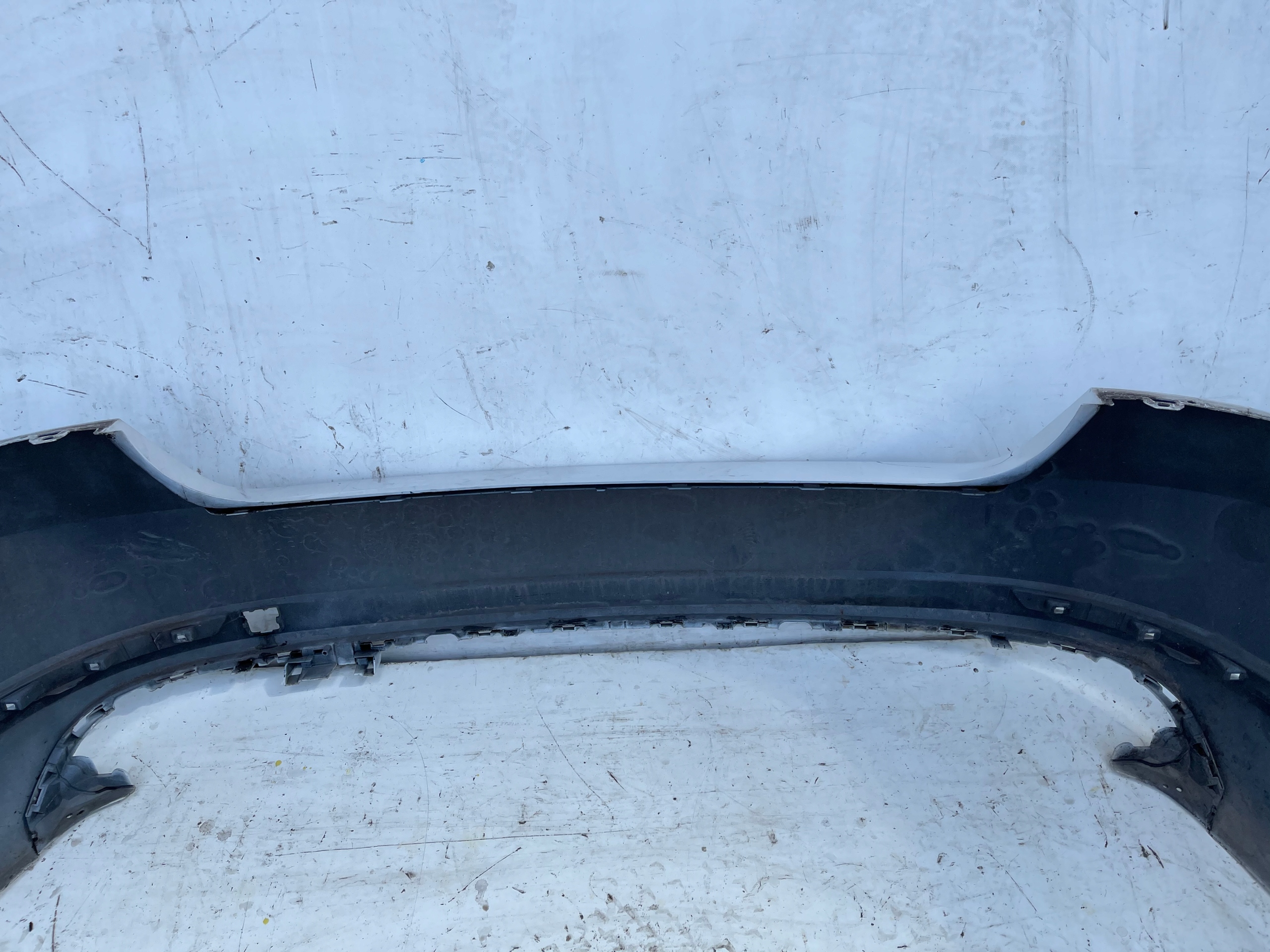 ZADNÝ NÁRAZNÍK SKODA SUPERB III SEDAN