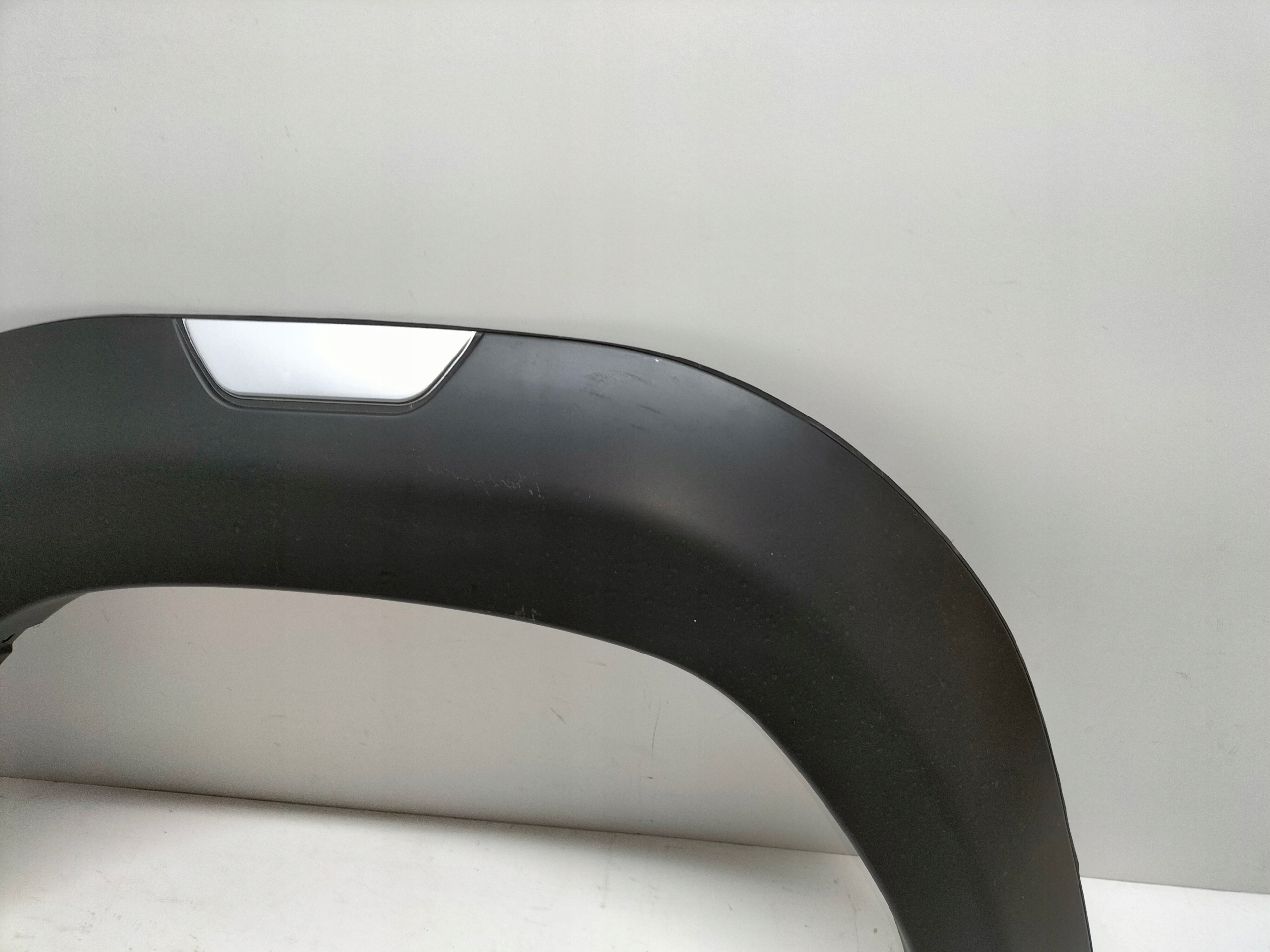 LIŠTA PRAVÉHO ZADNÉHO BLATNÍKA TOYOTA HILUX VIII LIFT 20-