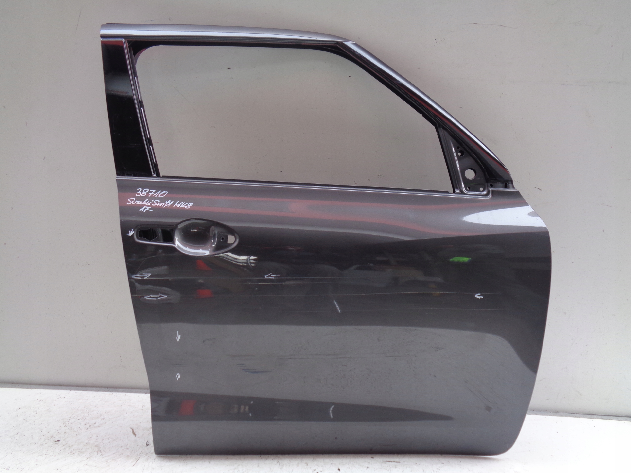 PRAVE PREDNE DVERE SUZUKI SWIFT MK8 17- NR 38710