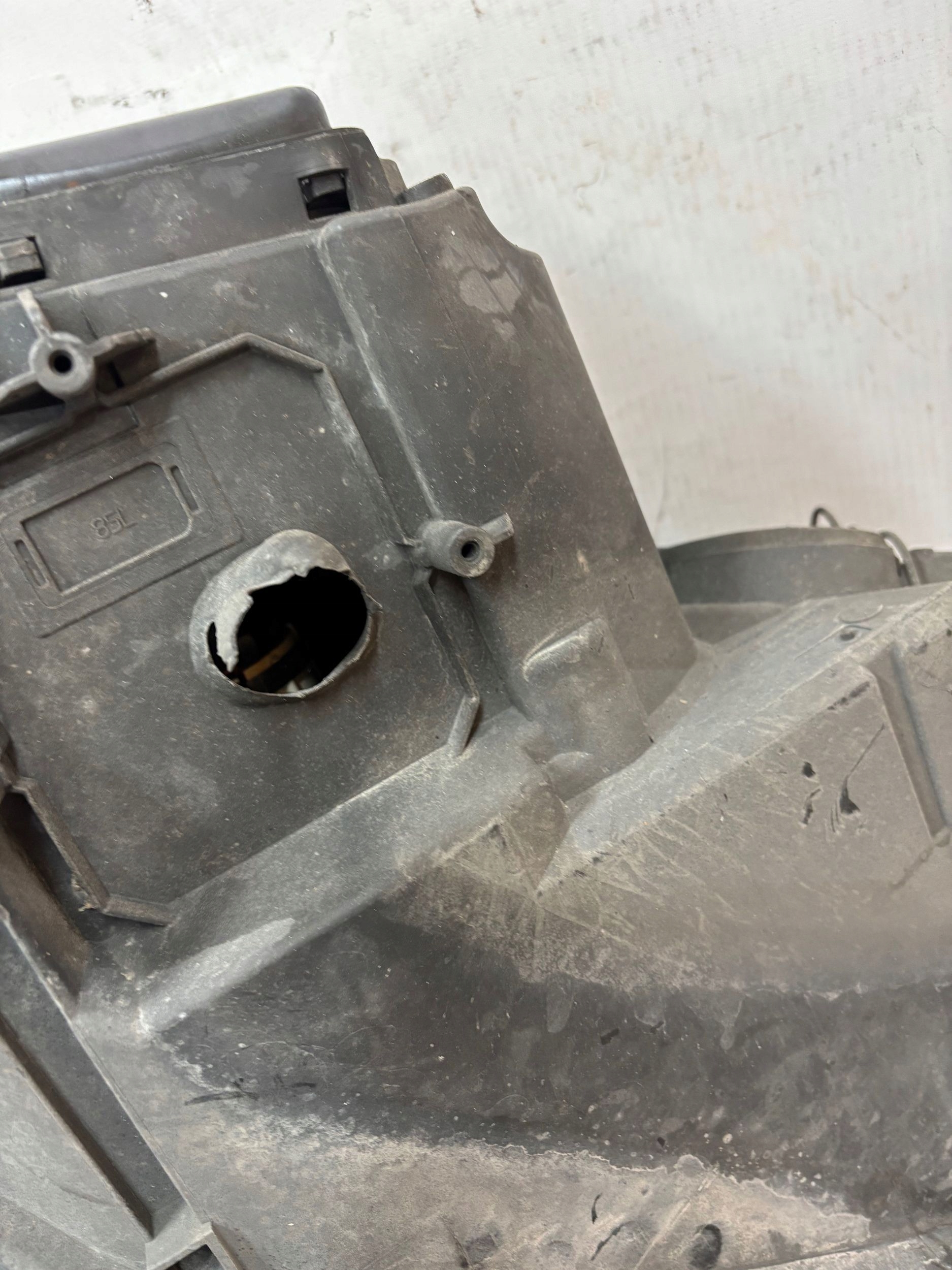 LAVE PREDNE SVETLO AUDI A3 8P0 LIFT 05-