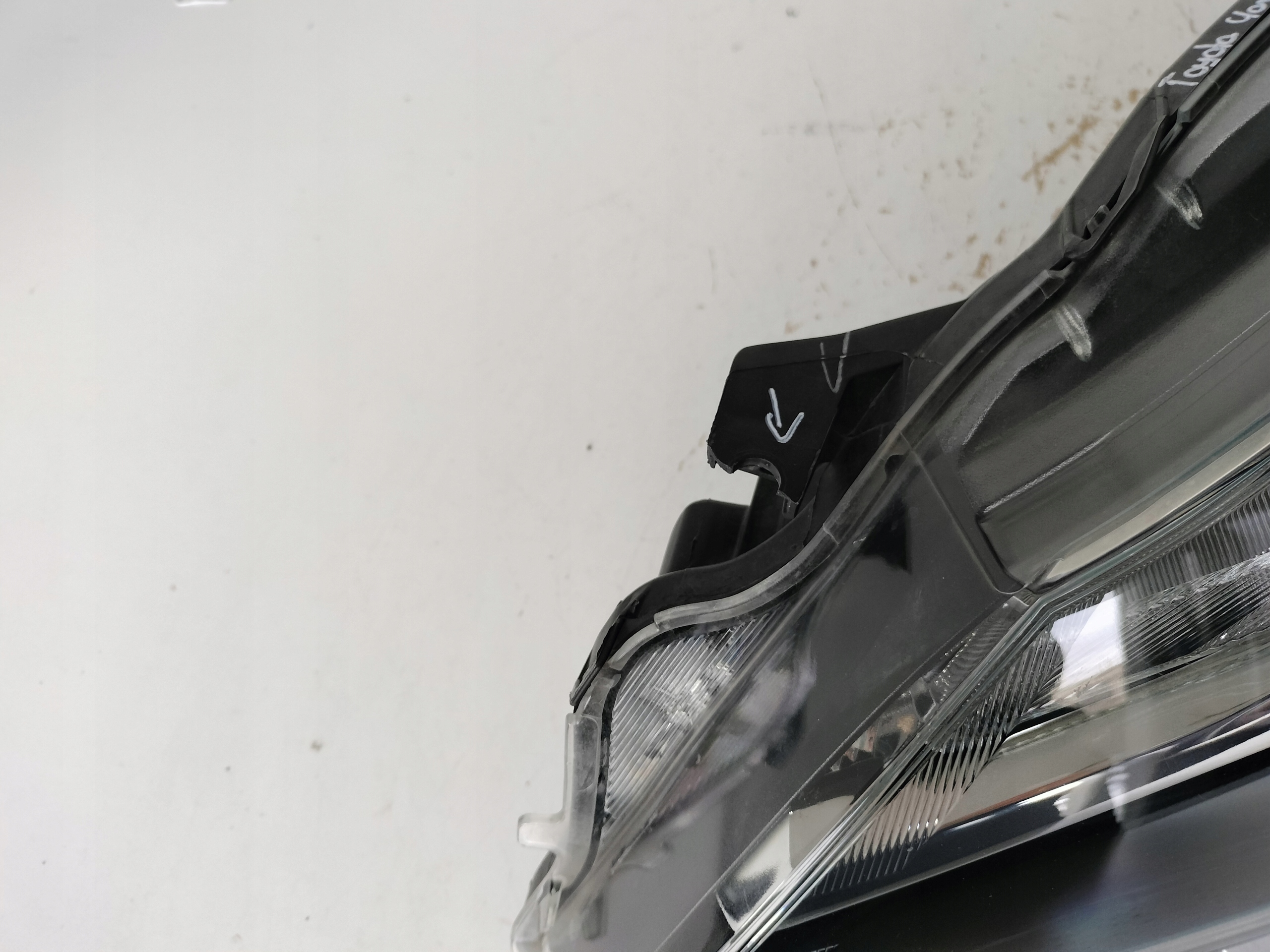 LAVE PREDNE SVETLO TOYOTA YARIS III 17- LIFT