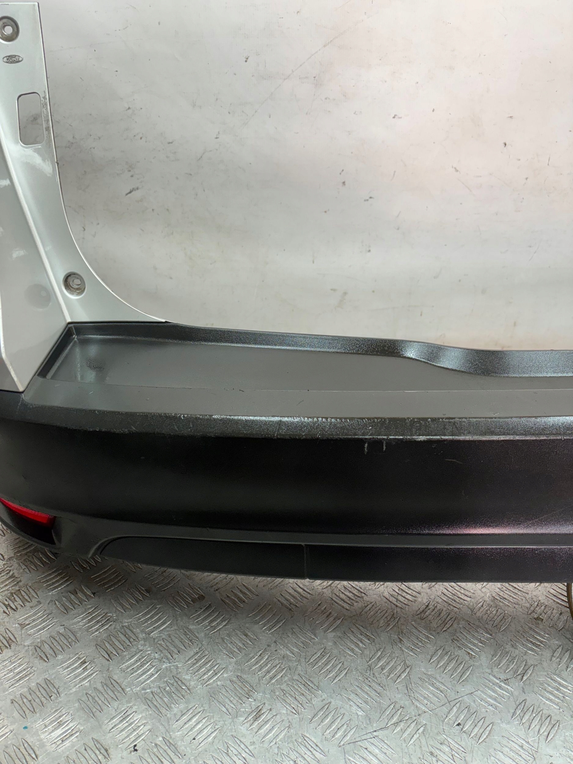 ZADNÝ NÁRAZNÍK FORD FOCUS 3 III MK3 KOMBI 10-