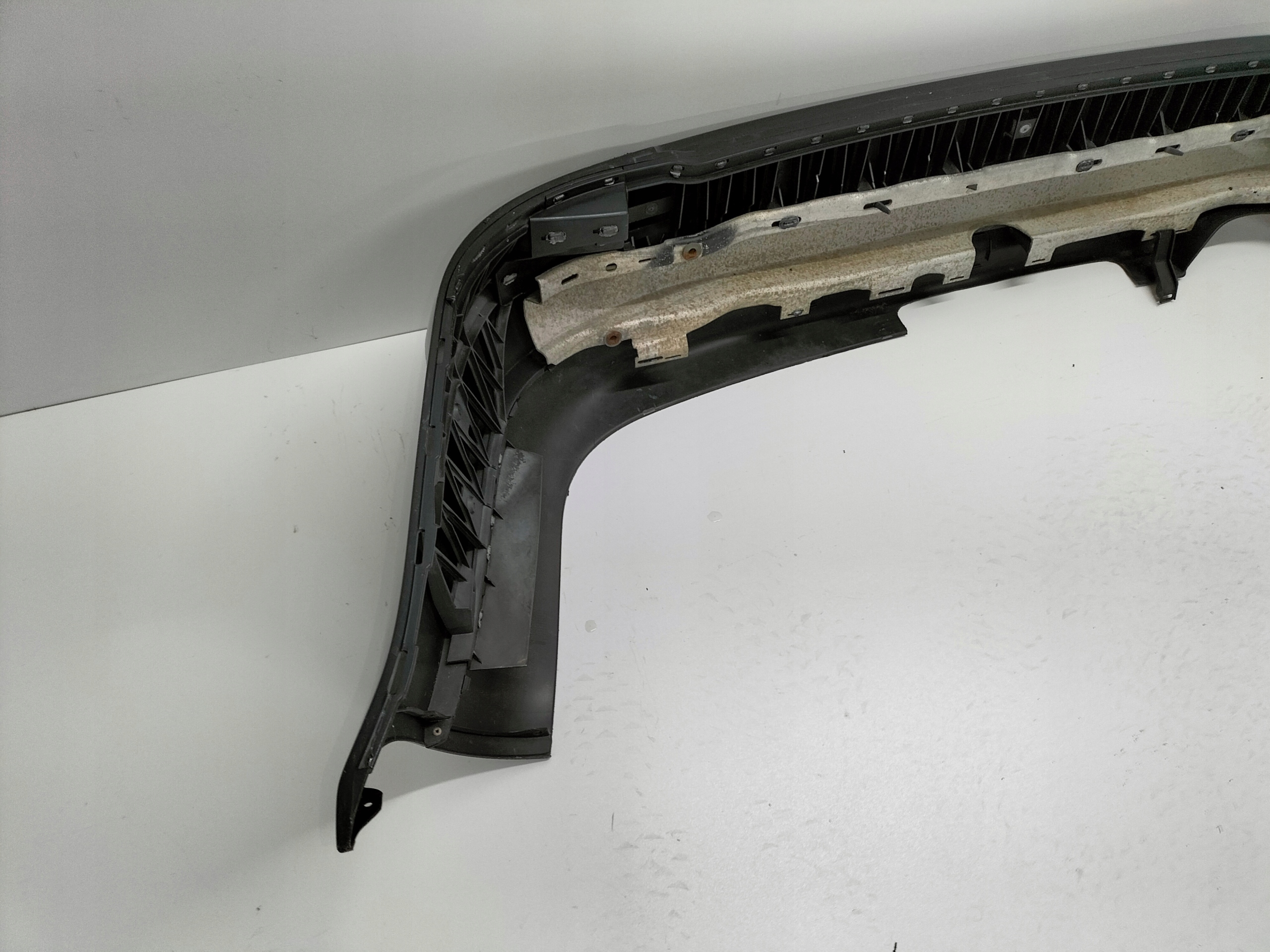 ZADNÝ NÁRAZNÍK AUDI A4 B5 LIFT 99-01 SEDAN