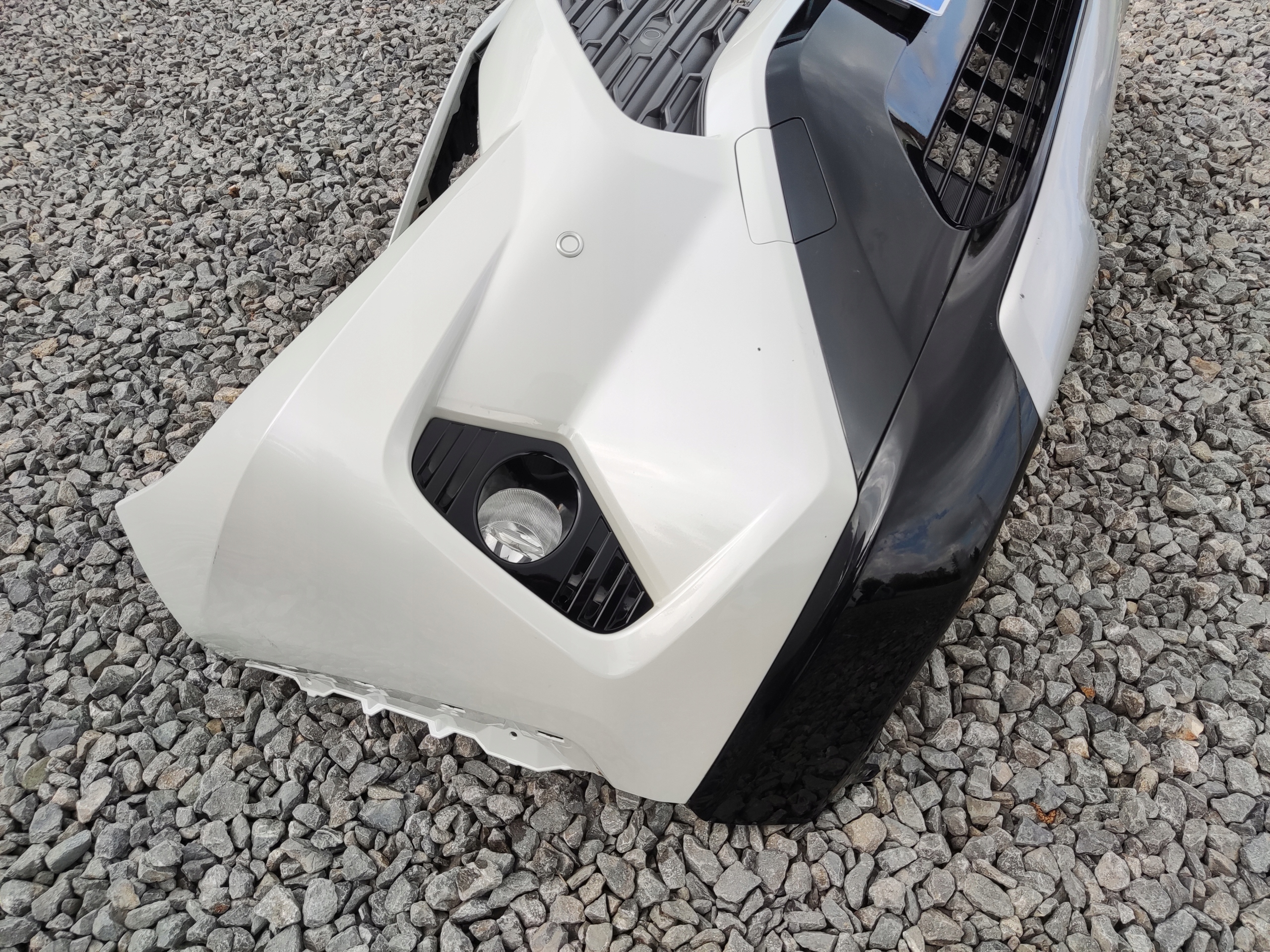 PREDNÝ NÁRAZNÍK KOMPLETNY PDC SENZORY TOYOTA RAV4 V 2019-24 HYBRID