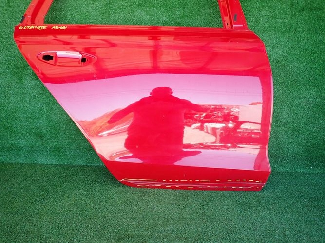 SKODA OCTAVIA IV KOMBI PRAVE ZADNE DVERE