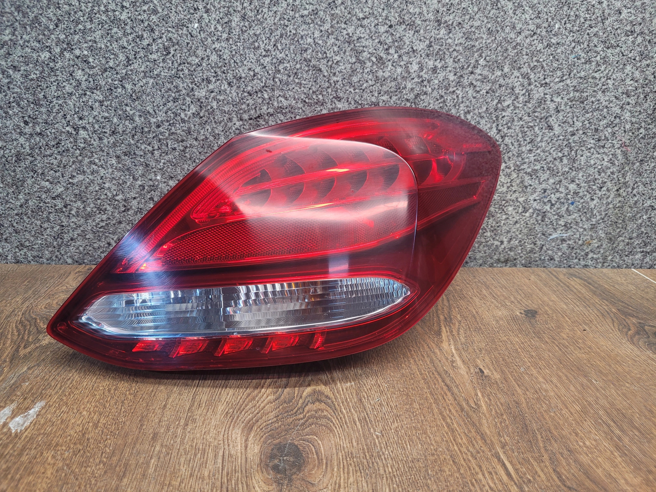 MERCEDES C 205 PRAVE ZADNE SVETLO A2059061257