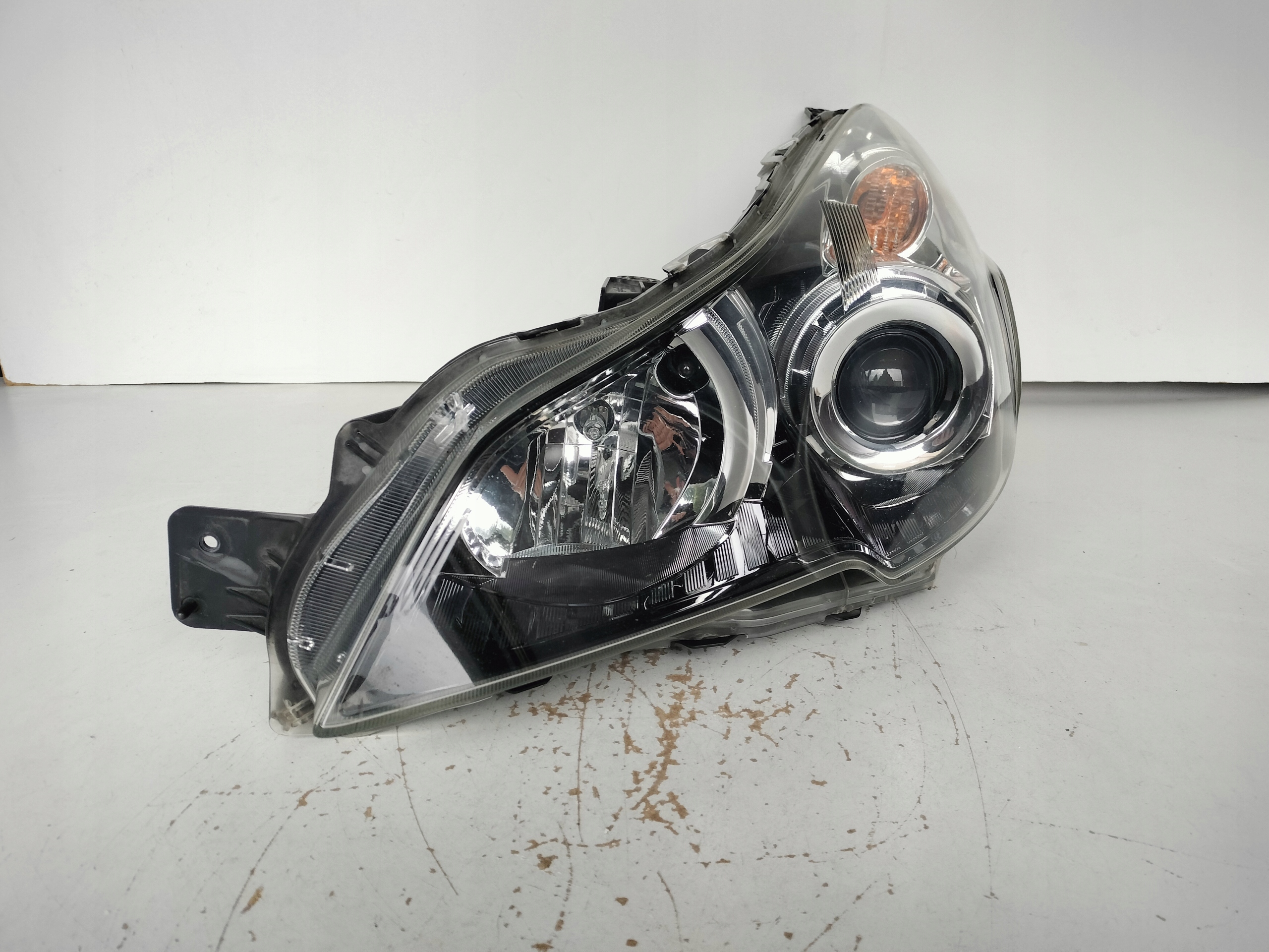 LAVE PREDNE SVETLO SUBARU OUTBACK 09- XENON ČIERNE