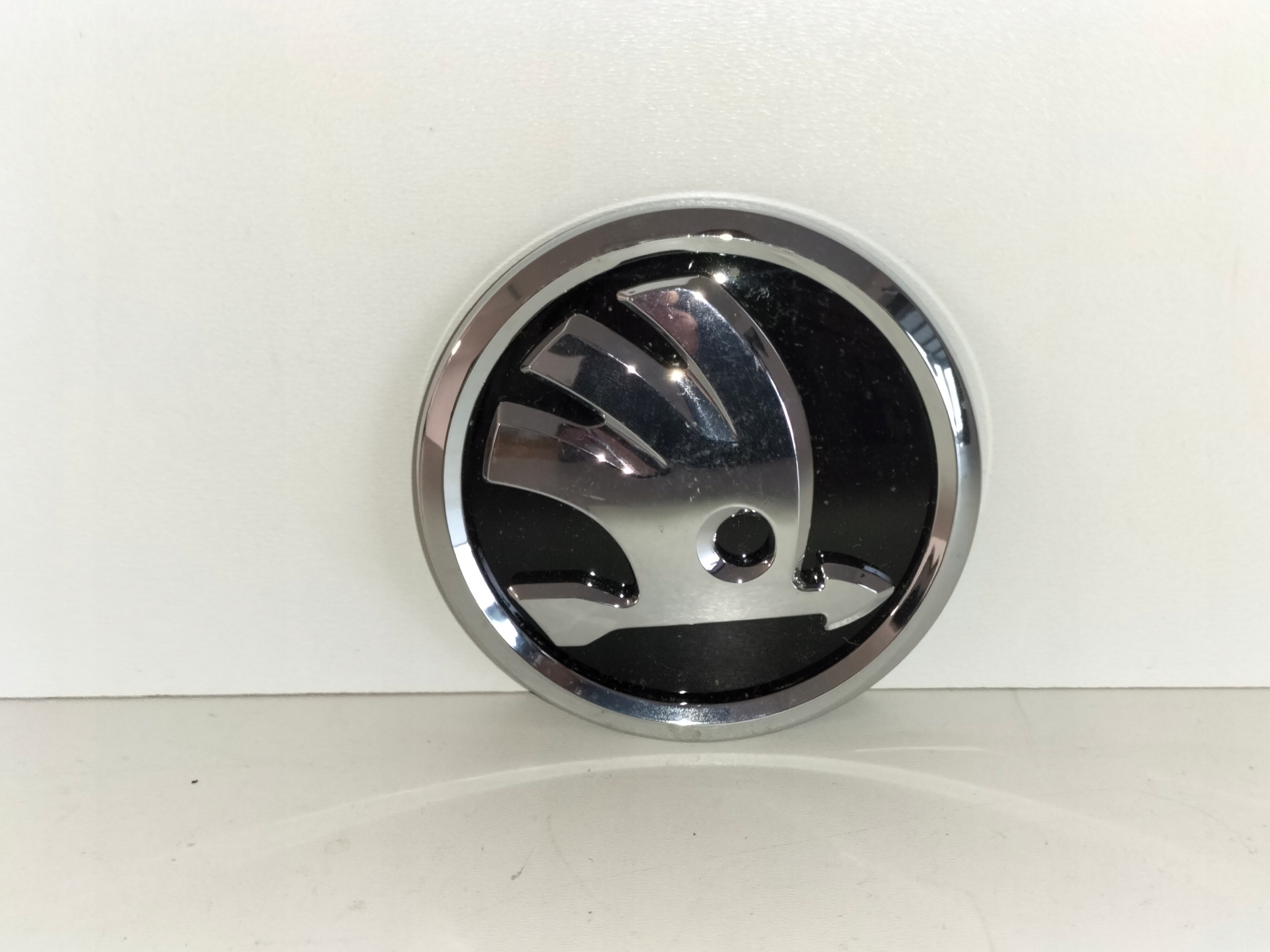 ZNAK EMBLEM logo ZADNEJ KAPOTY SKODA FABIA III 14-