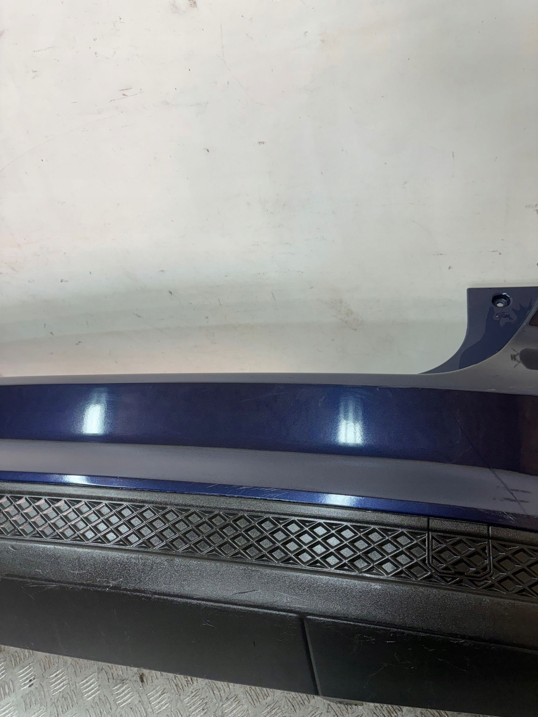 ZADNÝ NÁRAZNÍK FORD FOCUS 3 III HB 10-