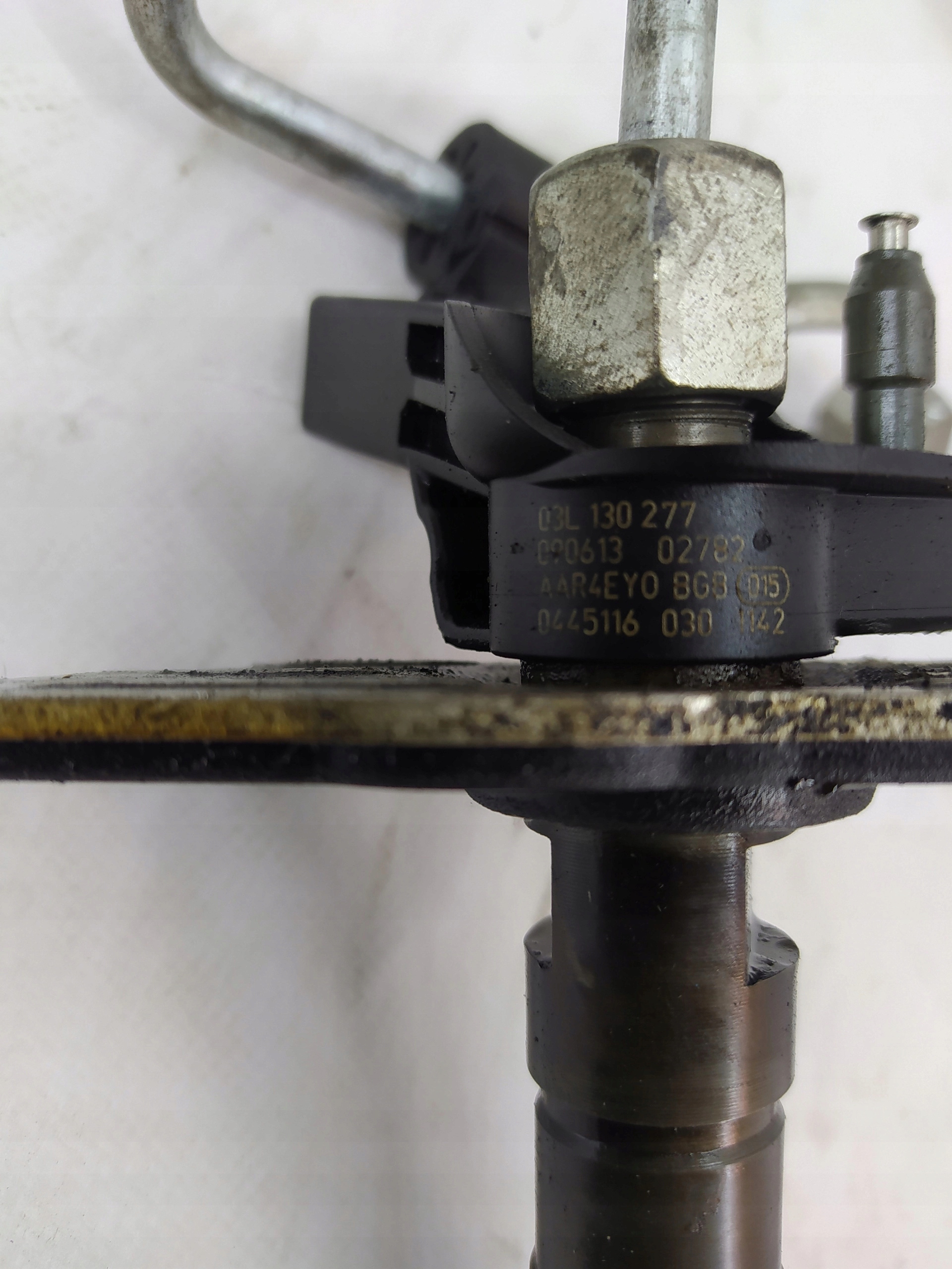 VW PASSAT B6 2.0 TDI CBD VSTREKOVACIA TRYSKA 03L130277