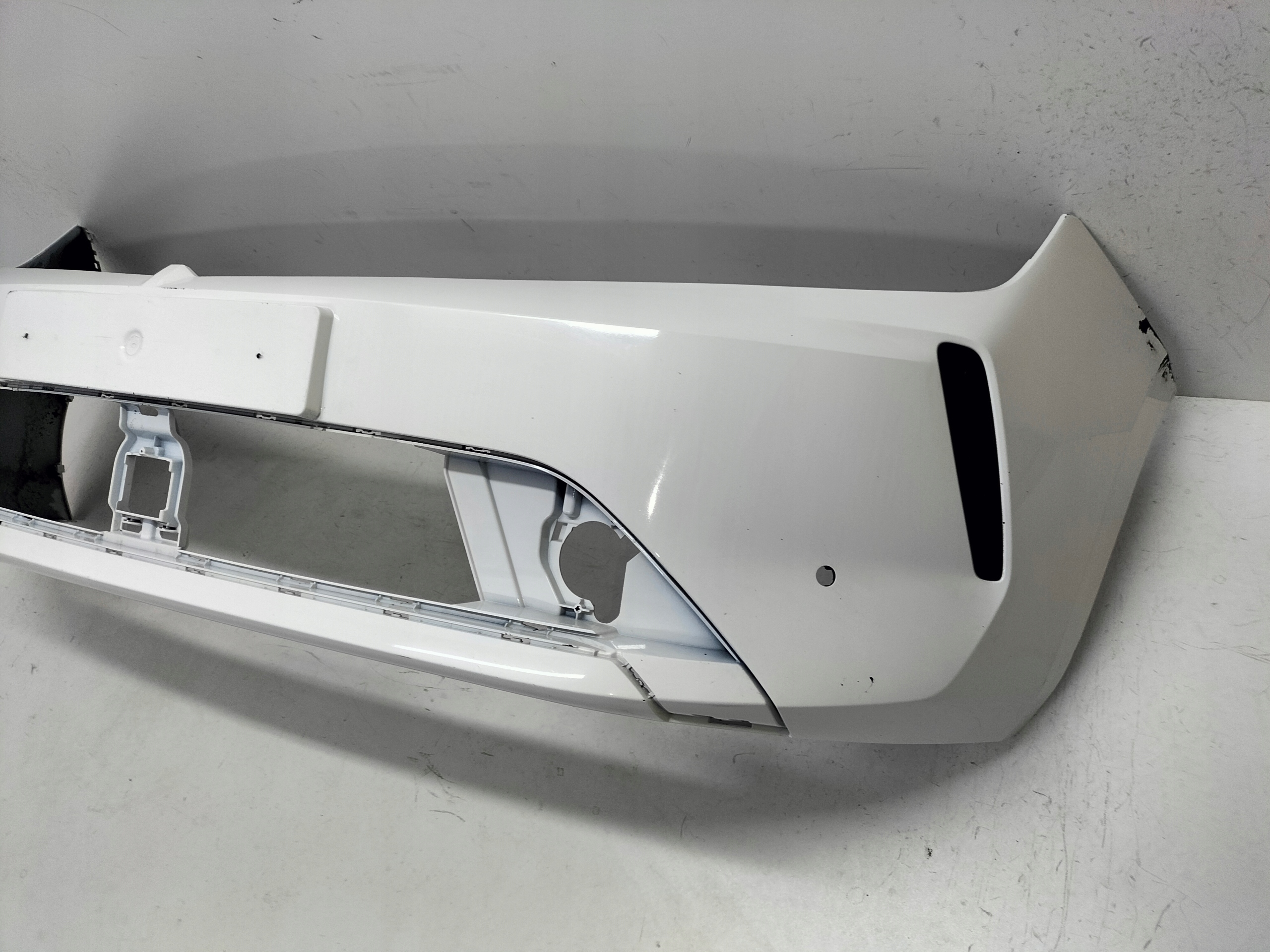 PREDNÝ NÁRAZNÍK OPEL ASTRA VI L 22-