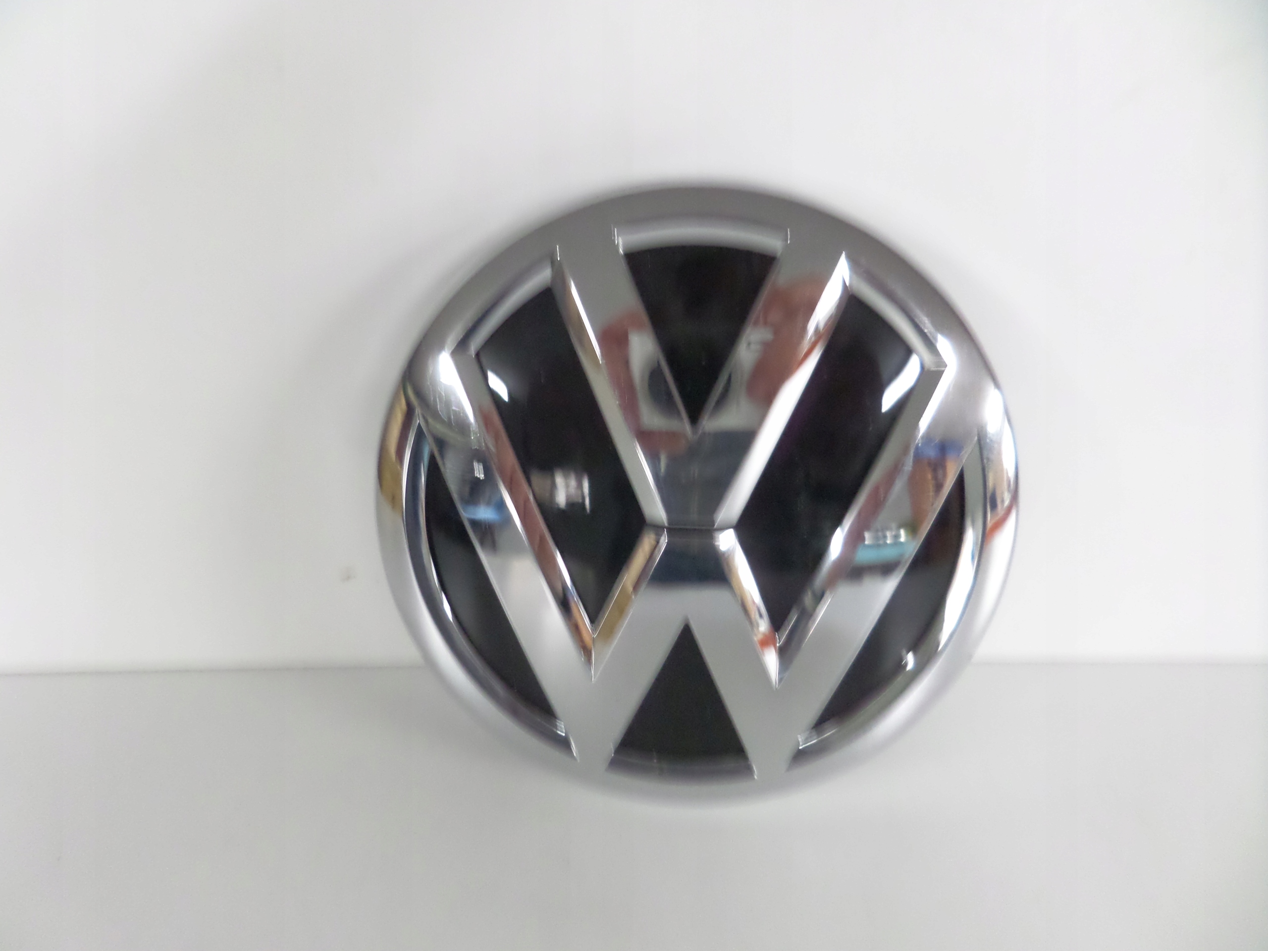 ZNAK EMBLEM ZADNEJ KAPOTY VW POLO V 6C0 14-