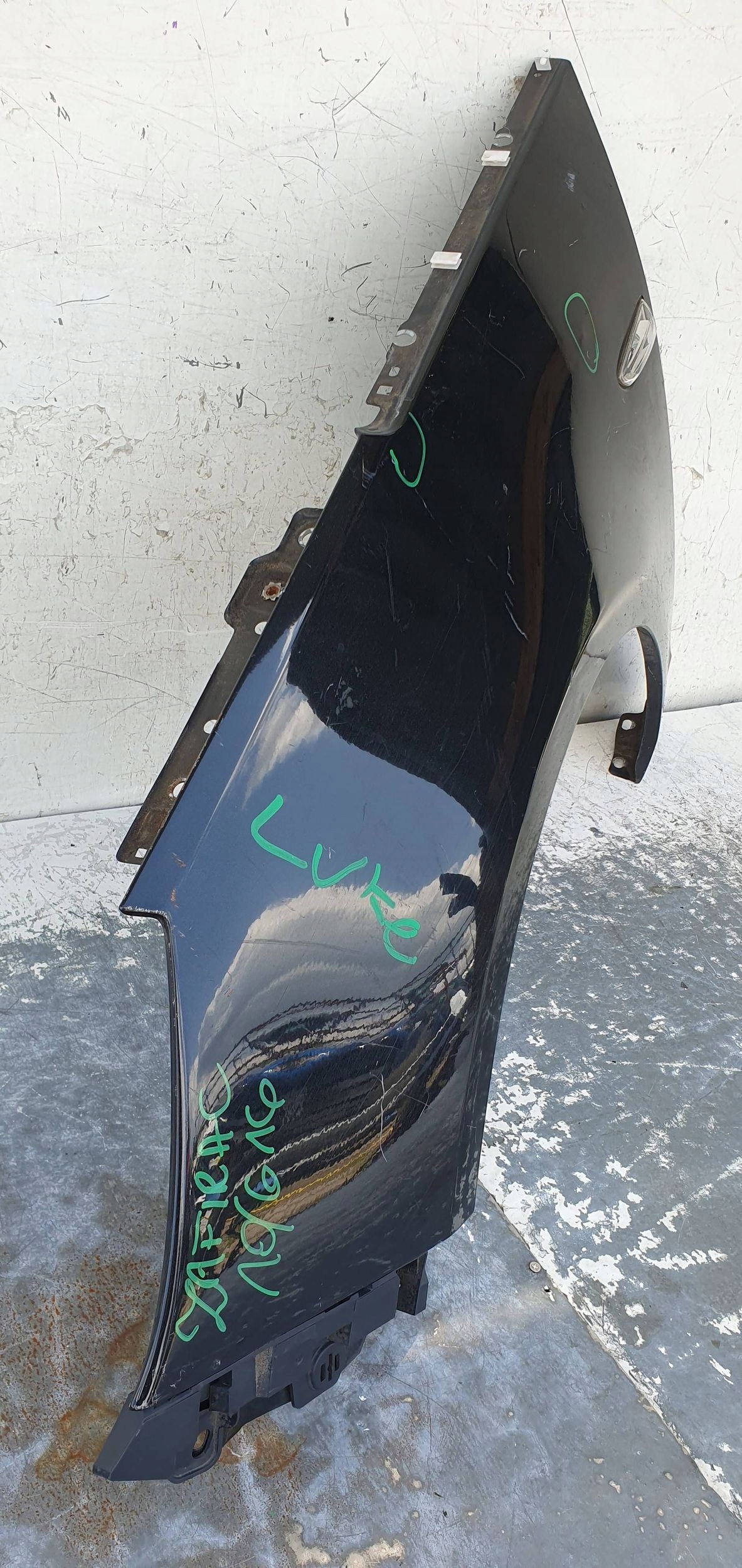 Opel Zafira C ĽAVÝ PREDNÝ BLATNÍK