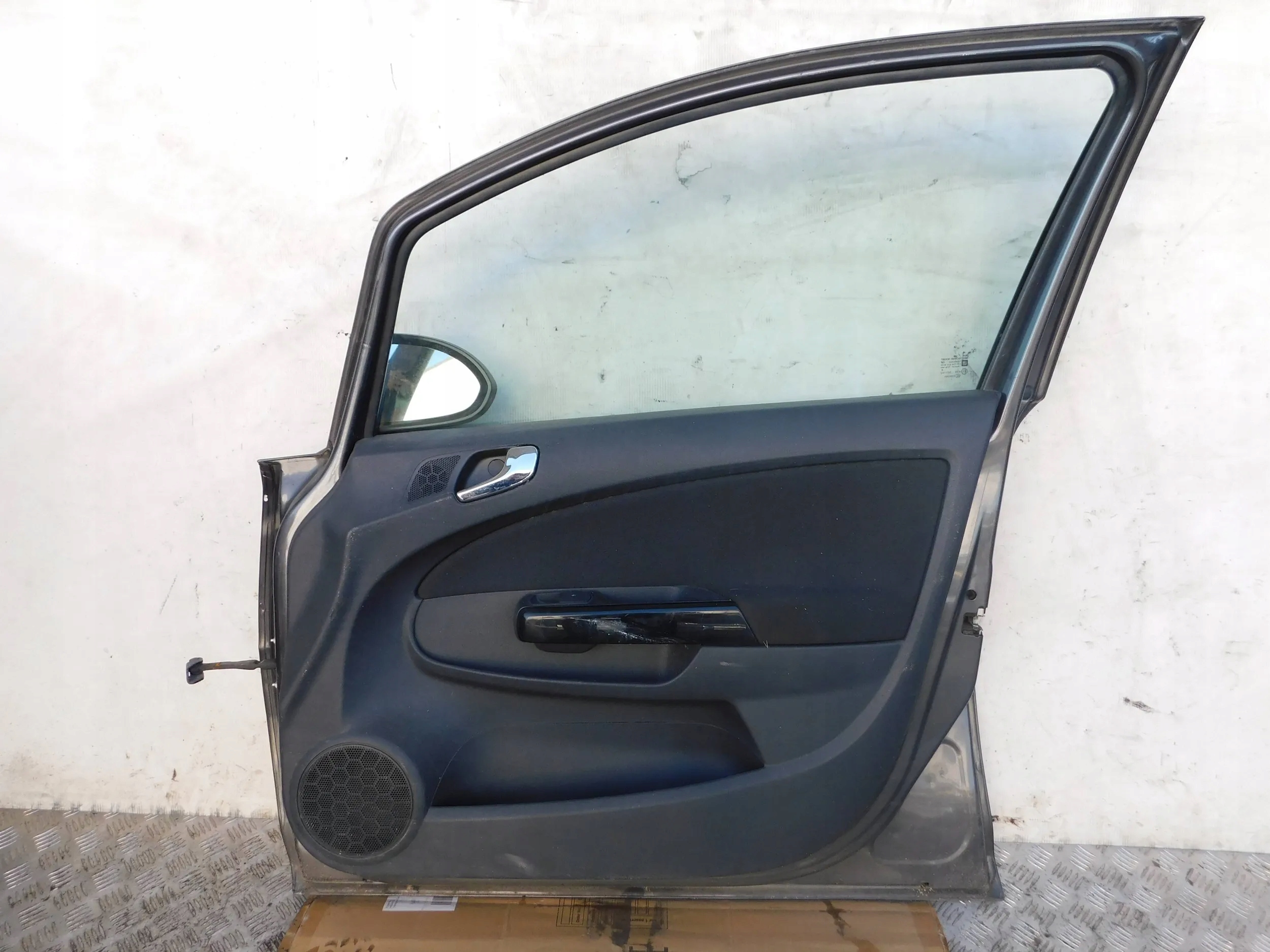 PRAVE PREDNE DVERE OPEL CORSA D