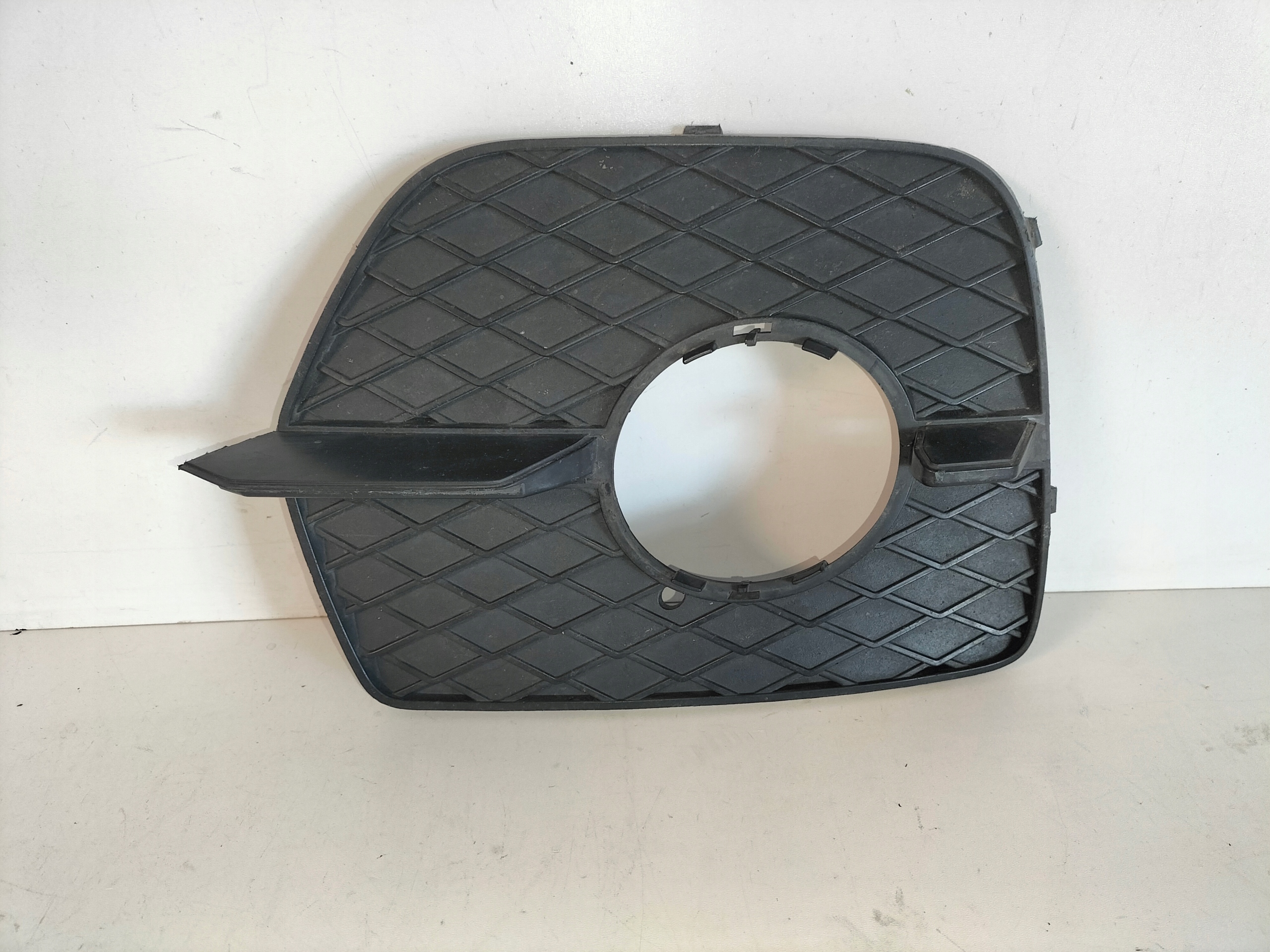 KRYTKA MRIEZKA PREDNEHO NARAZNIKA PRAVA BMW X6 E71 08-
