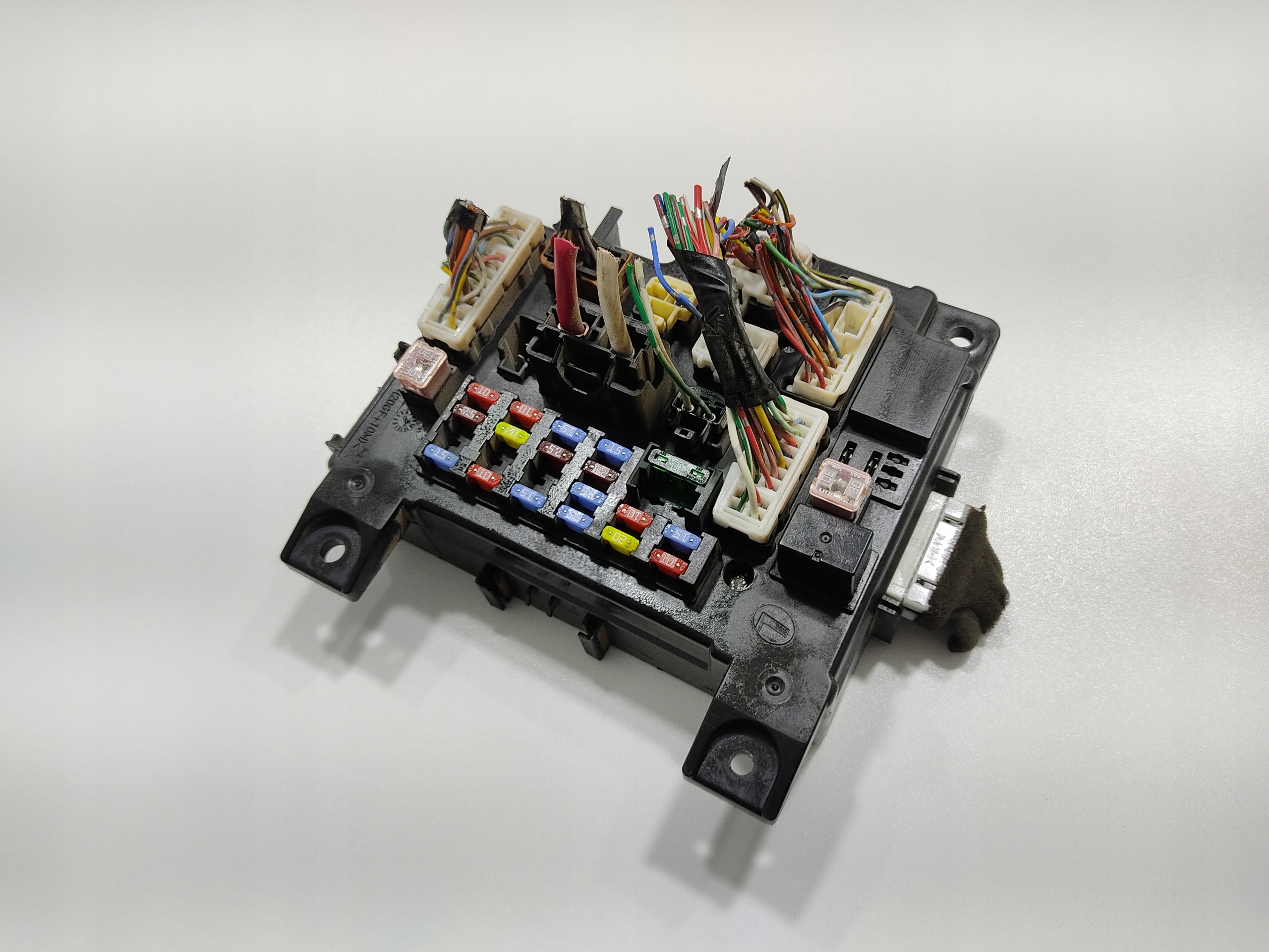 MODUL BSI POISTKOVA SKRINKA C-CROSSER 4007 8637A824 2007-2012