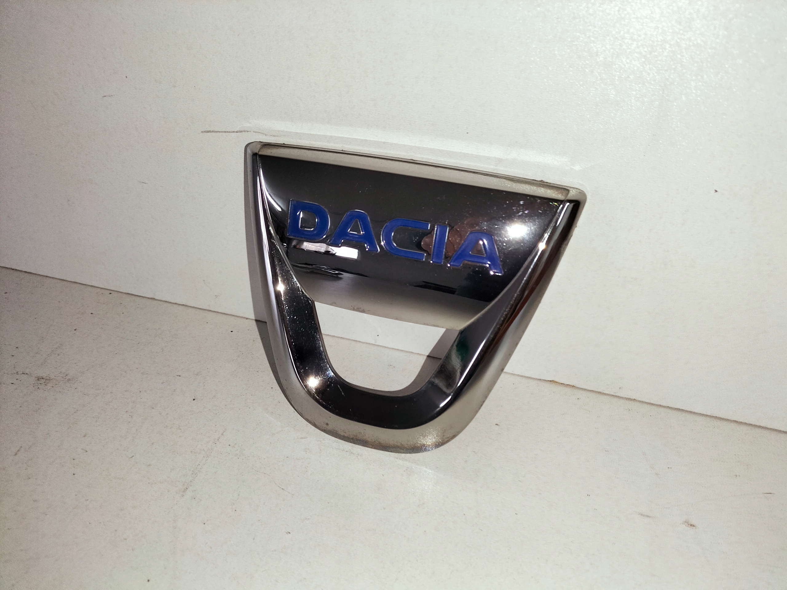 ZADNY ZNAK LOGO DACIA LOGAN SANDERO II 12-