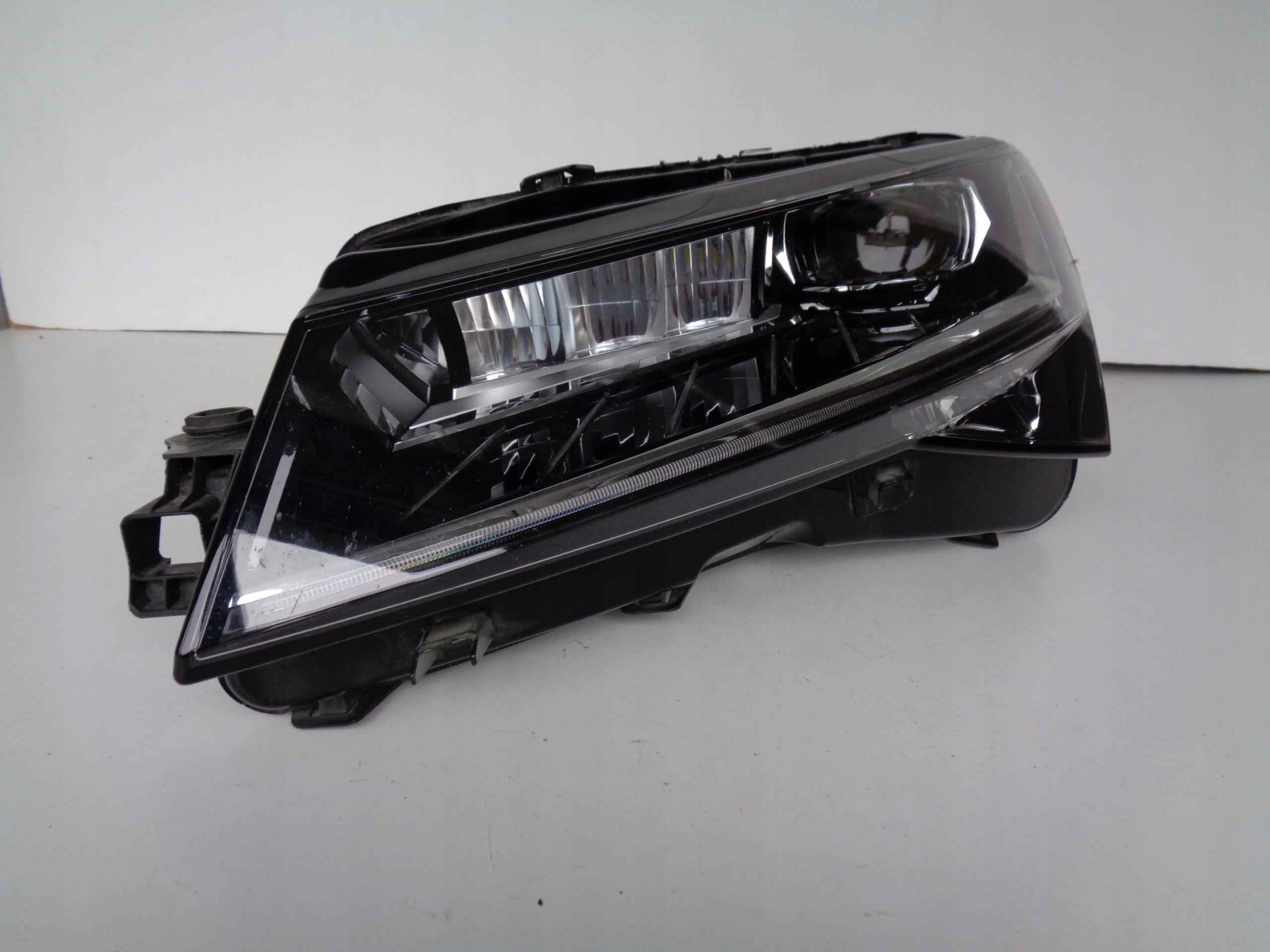 ĽAVÉ SVETLO SKODA SUPERB III 3V 19- LIFT FULL LED