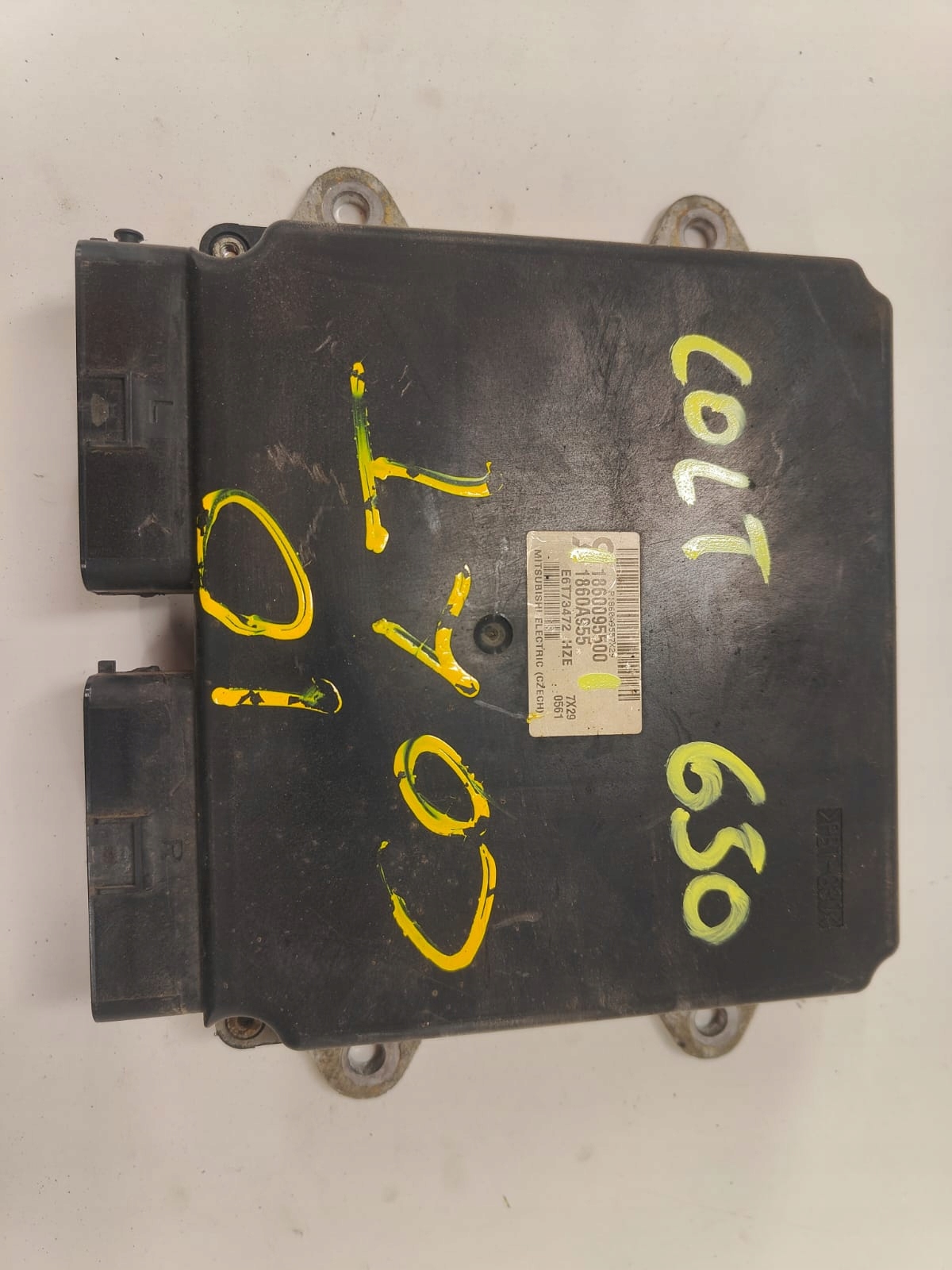 Mitsubishi colt 1860095500 1860A955 RIADIACA JEDNOTKA MOTORA