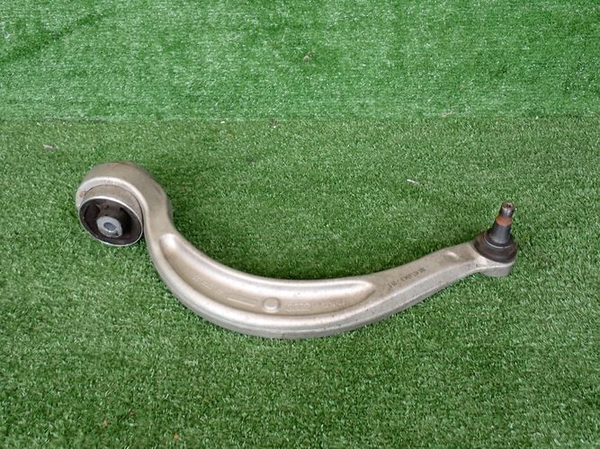 AUDI A4 B9 A5 PRAVE RAMENO 8W0407696B