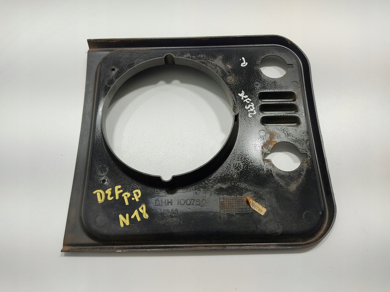 RÁMIK KRYT PRAVÉHO SVETLA LAND ROVER DEFENDER DHH100780 1999-2014