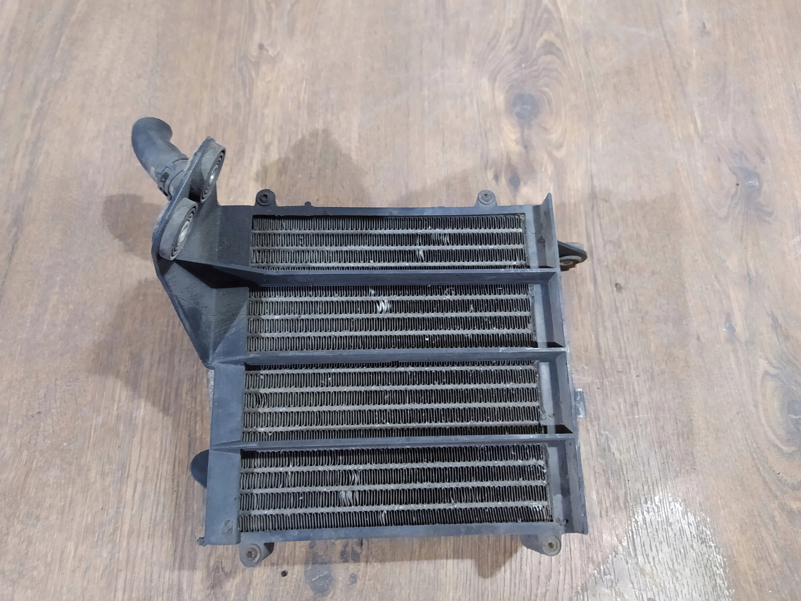 AUDI TT 8N 3.2 CHLADIC VODY 8n0121261